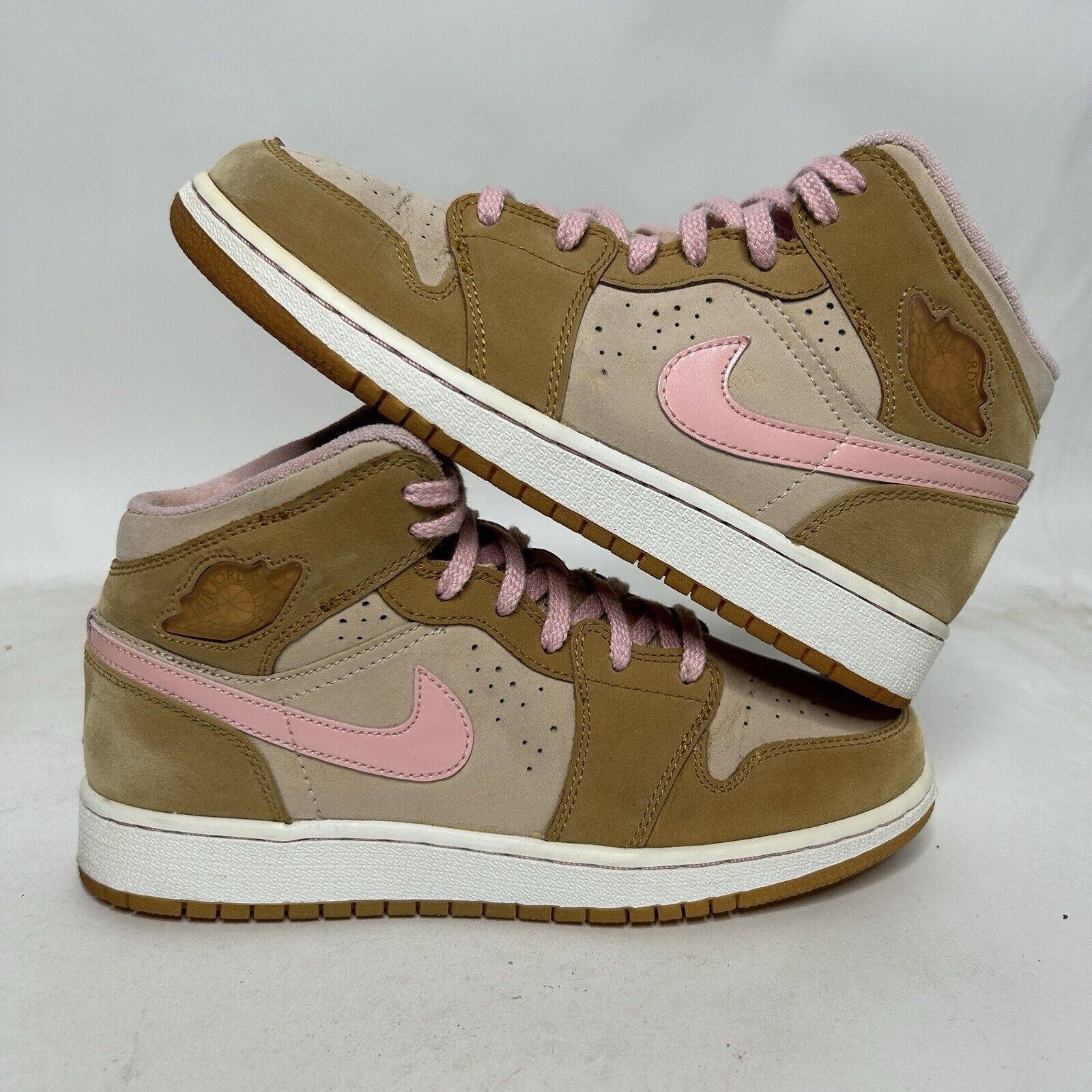 Jordan Brand Nike Shoes Air Jordan 1 Hare GS “Wheat/Lola Bunny” 2024 Size US 7.5 / IT 37.5 - 1 Thumbnail