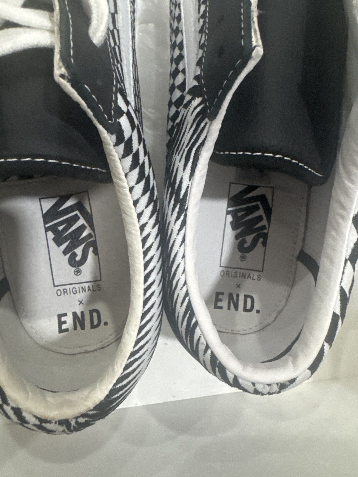 END. × Vans end vans Size US 10.5 / EU 43-44 - 2 Thumbnail