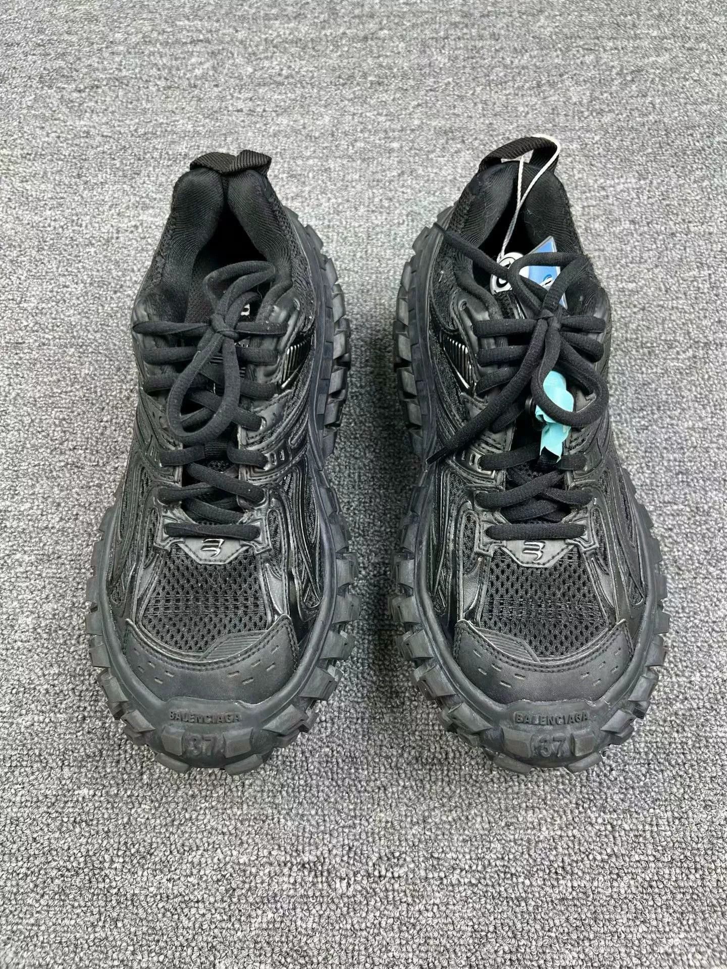 Balenciaga Balenciaga All Black Distressed Tyre Sneakers Size US S / EU 44-46 / 1 - 3 Thumbnail