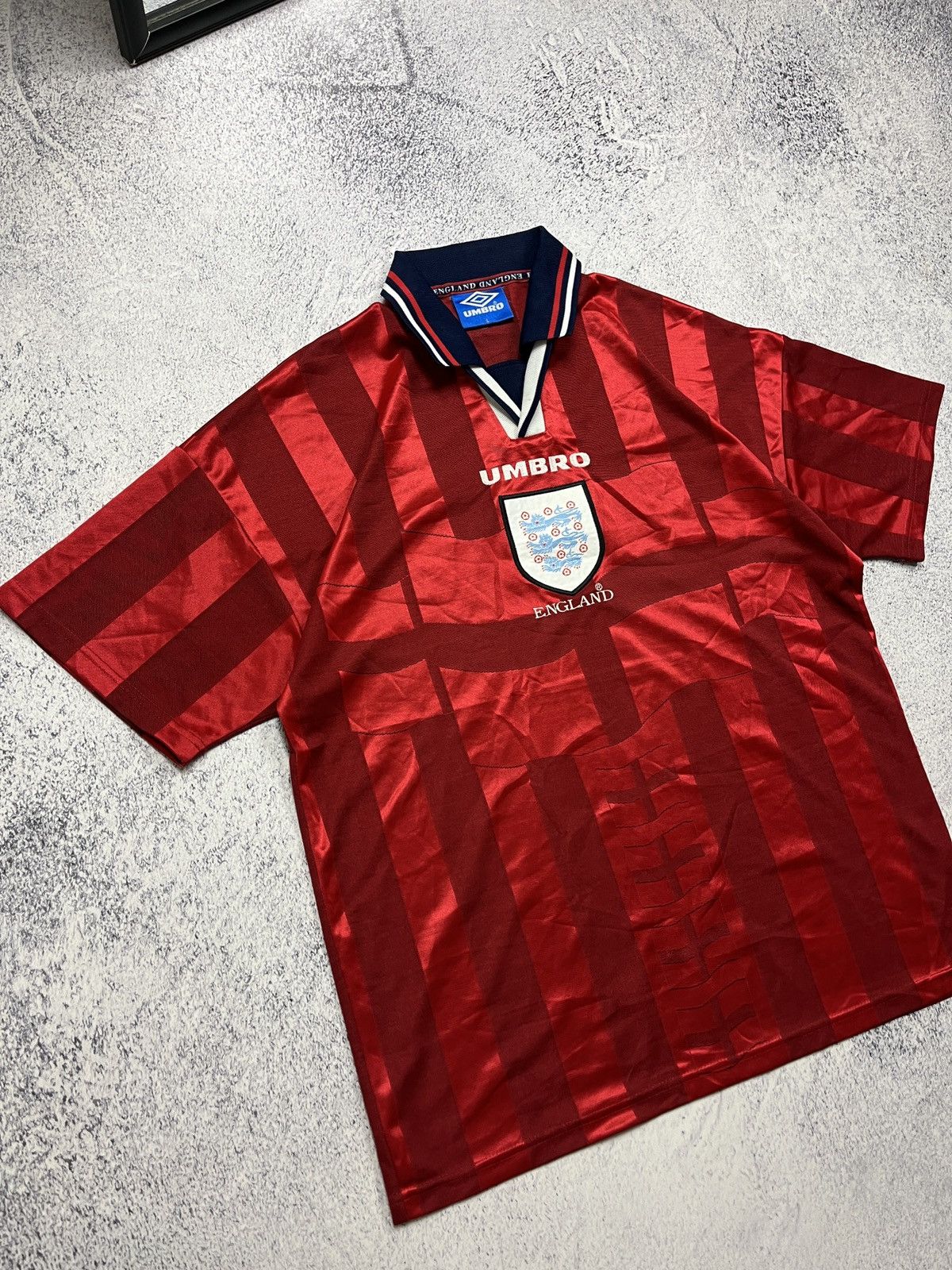Umbro Vintage Umbro England 1997 Away Retro Soccer Jersey Shirt Size US L / EU 52-54 / 3 - 4 Thumbnail