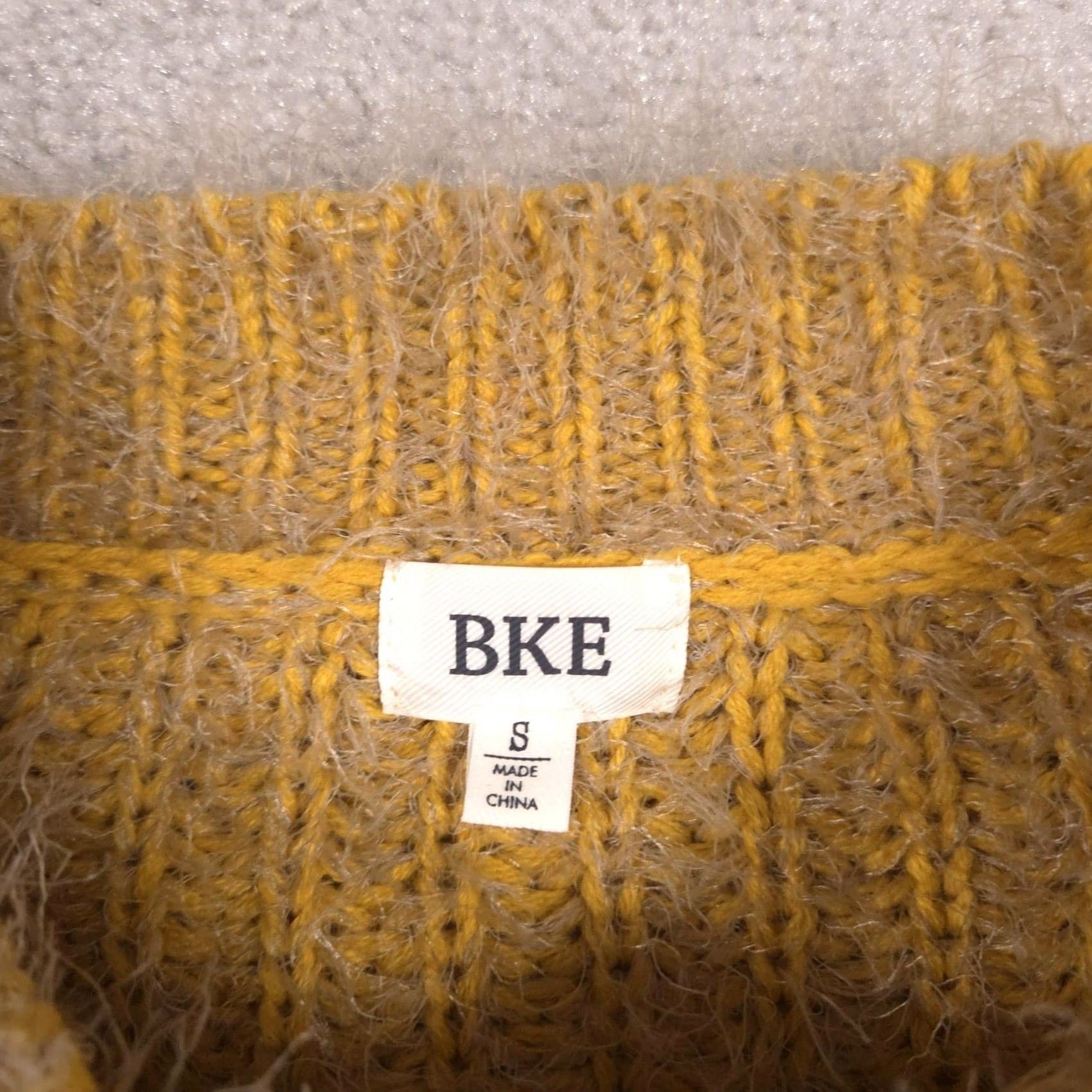BKE BKE Sweater Womens Small Mustard Yellow Crew Neck Fuzzy Chunky Knit Scallop Hem Size S / US 4 / IT 40 - 5 Thumbnail