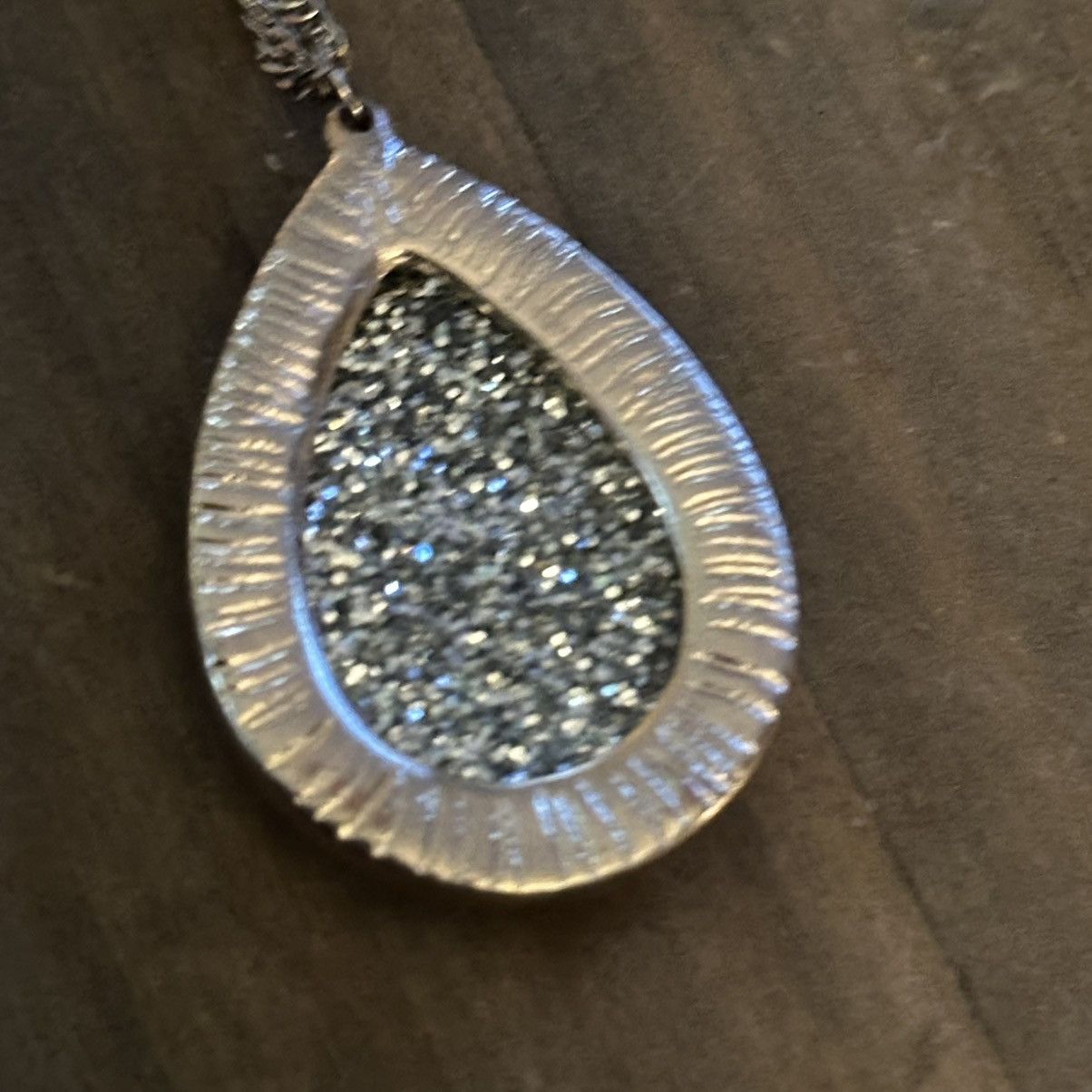 Other Gold tone gold glitter teardrop pendant necklace Size ONE SIZE - 5 Thumbnail