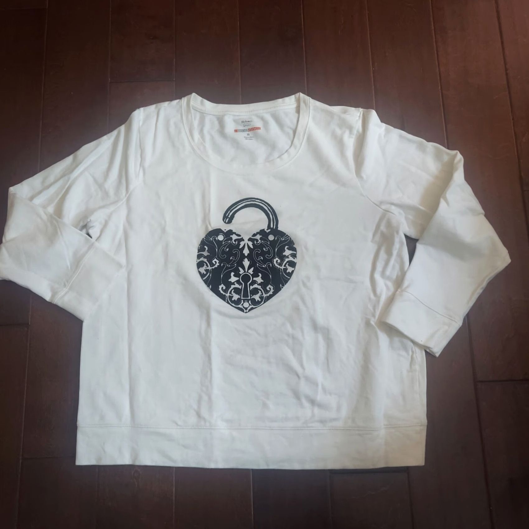 Vintage Style & Co. Sport Women's The Essential Heart Unlocked Print Sweatshirt XL White Cotton Pullover Long Sleeve Round Neck Gym & Training Womens Size XL / US 12-14 / IT 48-50 - 2 Thumbnail