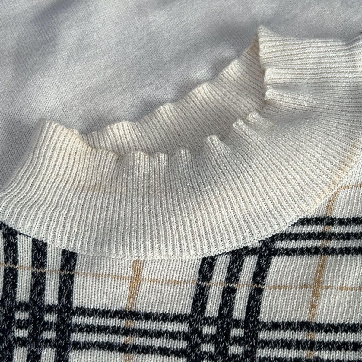 Burberry Vintage Burberry Sleeveless Jumper (US 4-6) Size S / US 4 / IT 40 - 9 Thumbnail