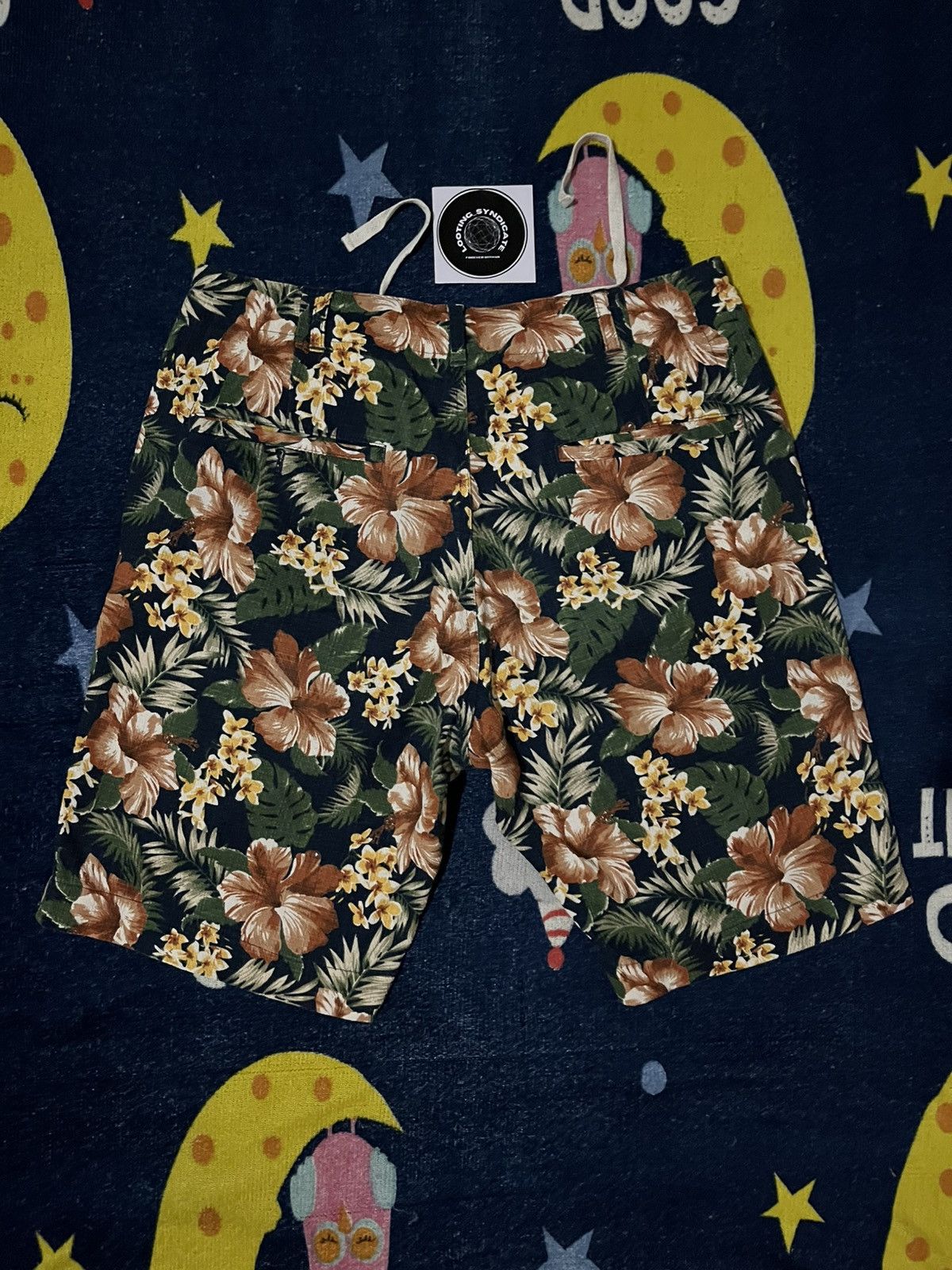BEAUTY&YOUTH 🔥Beauty & Youth United Arrows Floral Design Short Pants Size US 32 / EU 48 - 3 Thumbnail