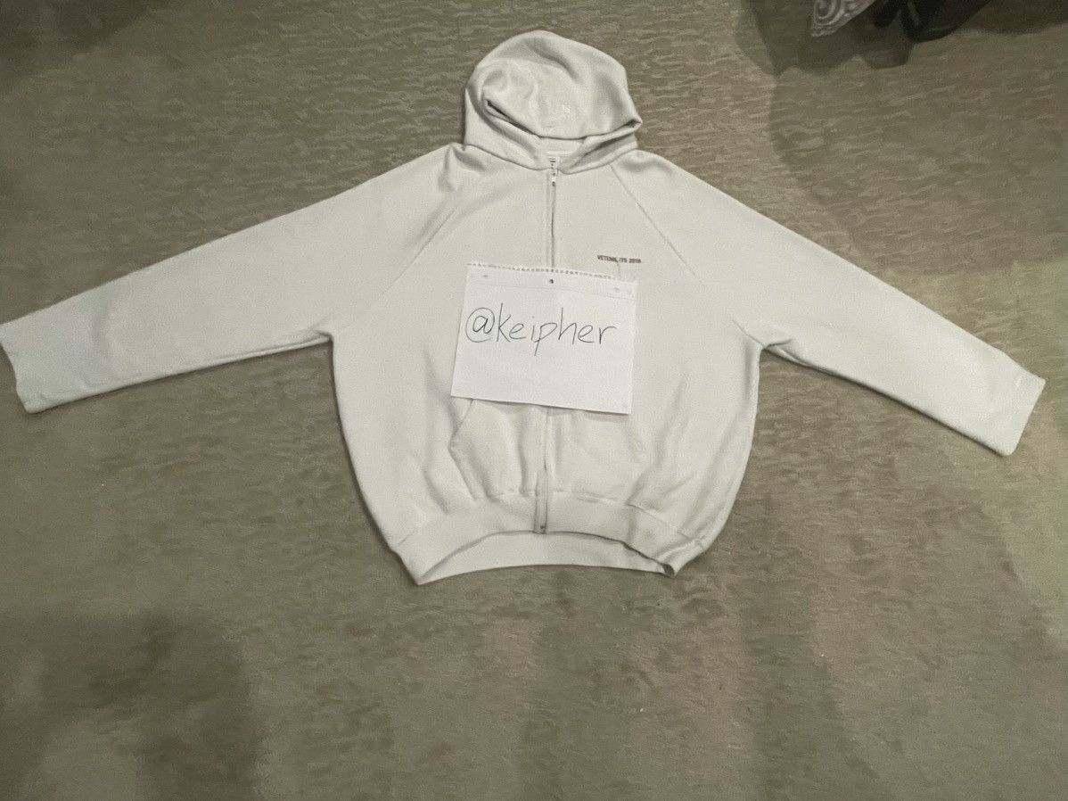 Vetements White 2018 Calendar