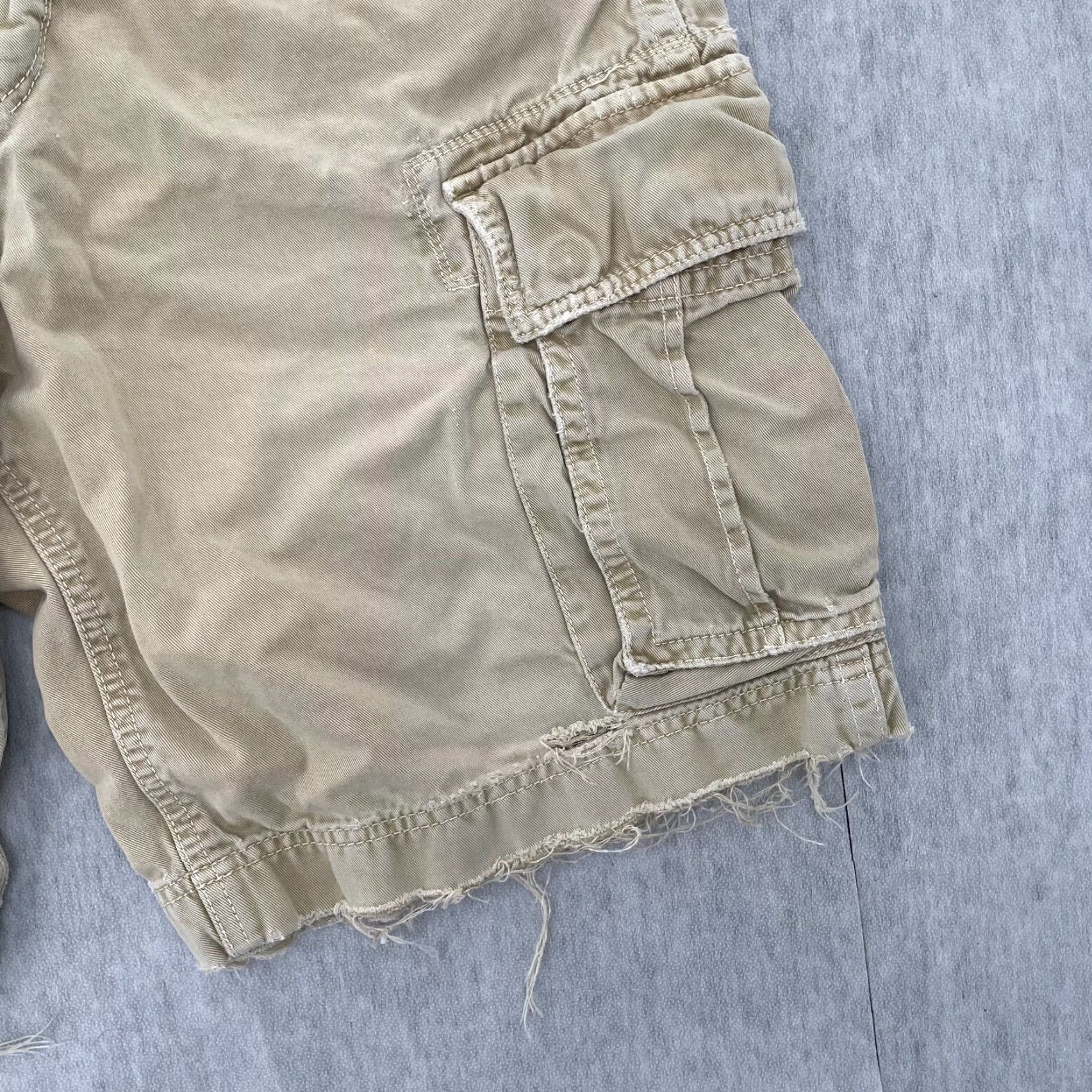 American Eagle Outfitters VINTAGE American Eagle Cargo Shorts Mens 33 Tan Cotton Utility Pockets 2000s Casual Size US 33 - 4 Thumbnail