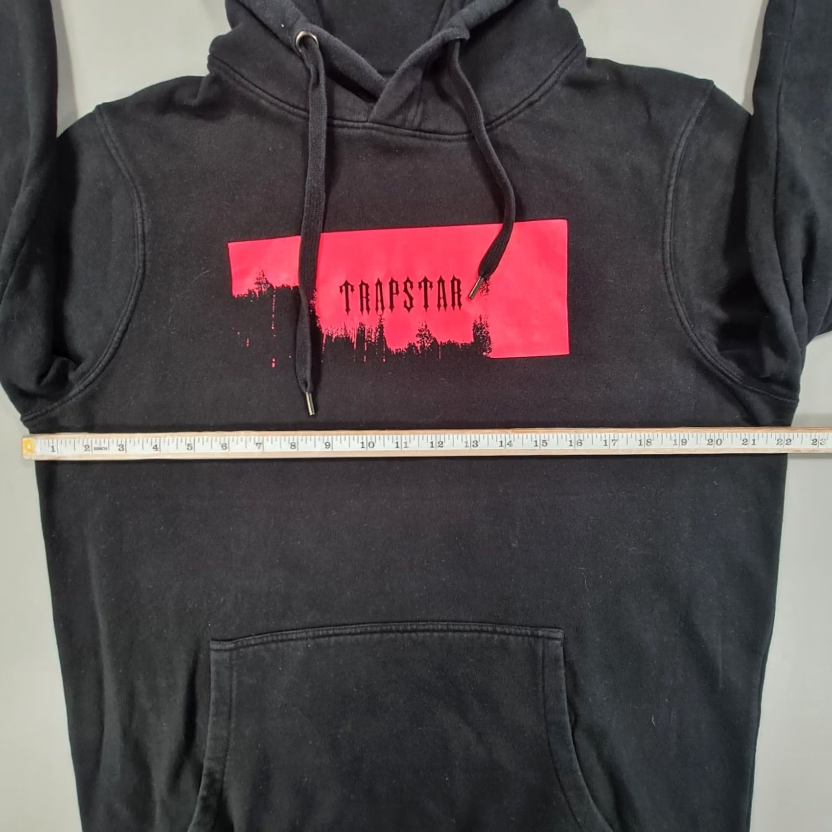 Vintage Trapstar Hoodie Black M Long Sleeve Pullover Fleece Logo Kangaroo Pockets 100% Cotton Machine Washable Mens Regular Sports Size US M / EU 48-50 / 2 - 6 Thumbnail