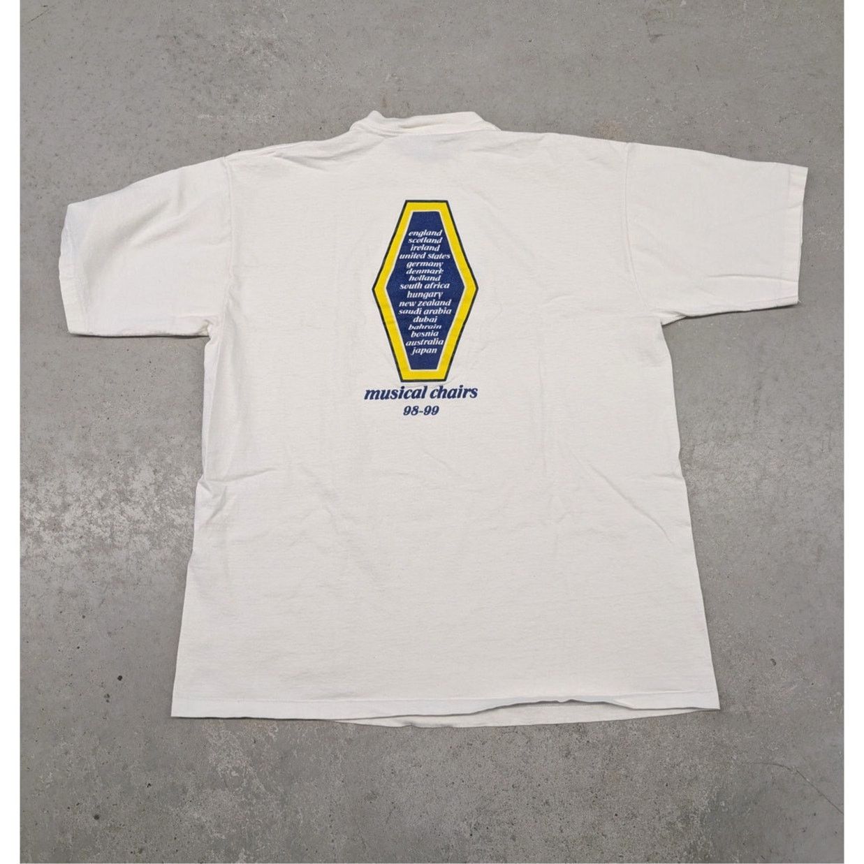 Vintage Vintage Hootie and the Blowfish Musical Chairs tour t-shirt Size US XL / EU 56 / 4 - 4 Thumbnail