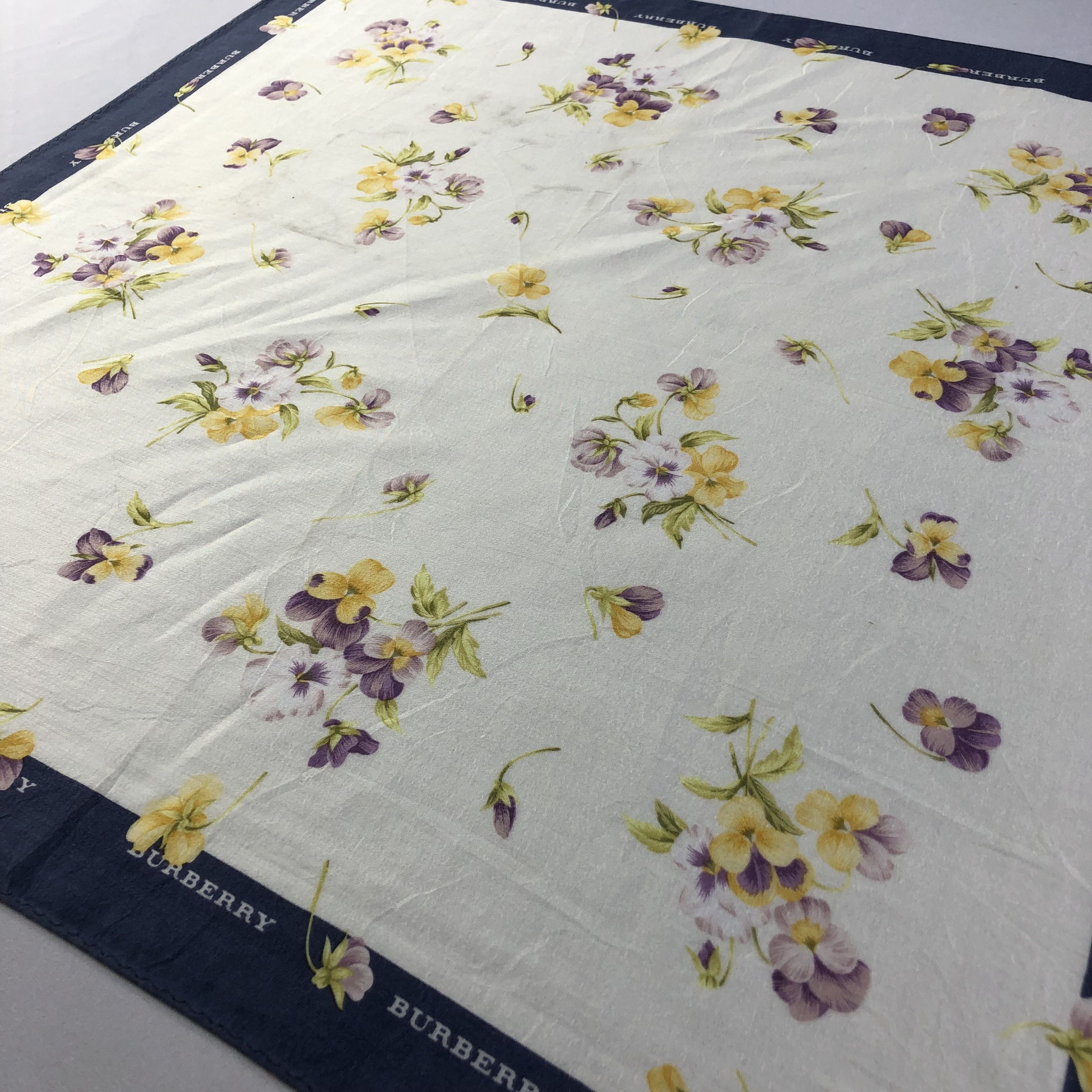 Burberry Burberry Floral Handkerchief Neckerchief Bandana H1567 Size ONE SIZE - 3 Thumbnail