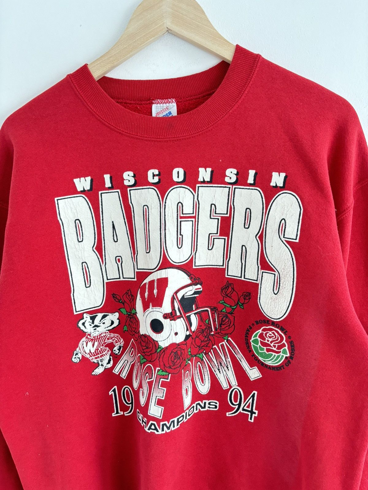 NFL 90S WISCONSIN BADGERS ROSE BOWL GRAPHIC CREWNECK Size US L / EU 52-54 / 3 - 2 Thumbnail