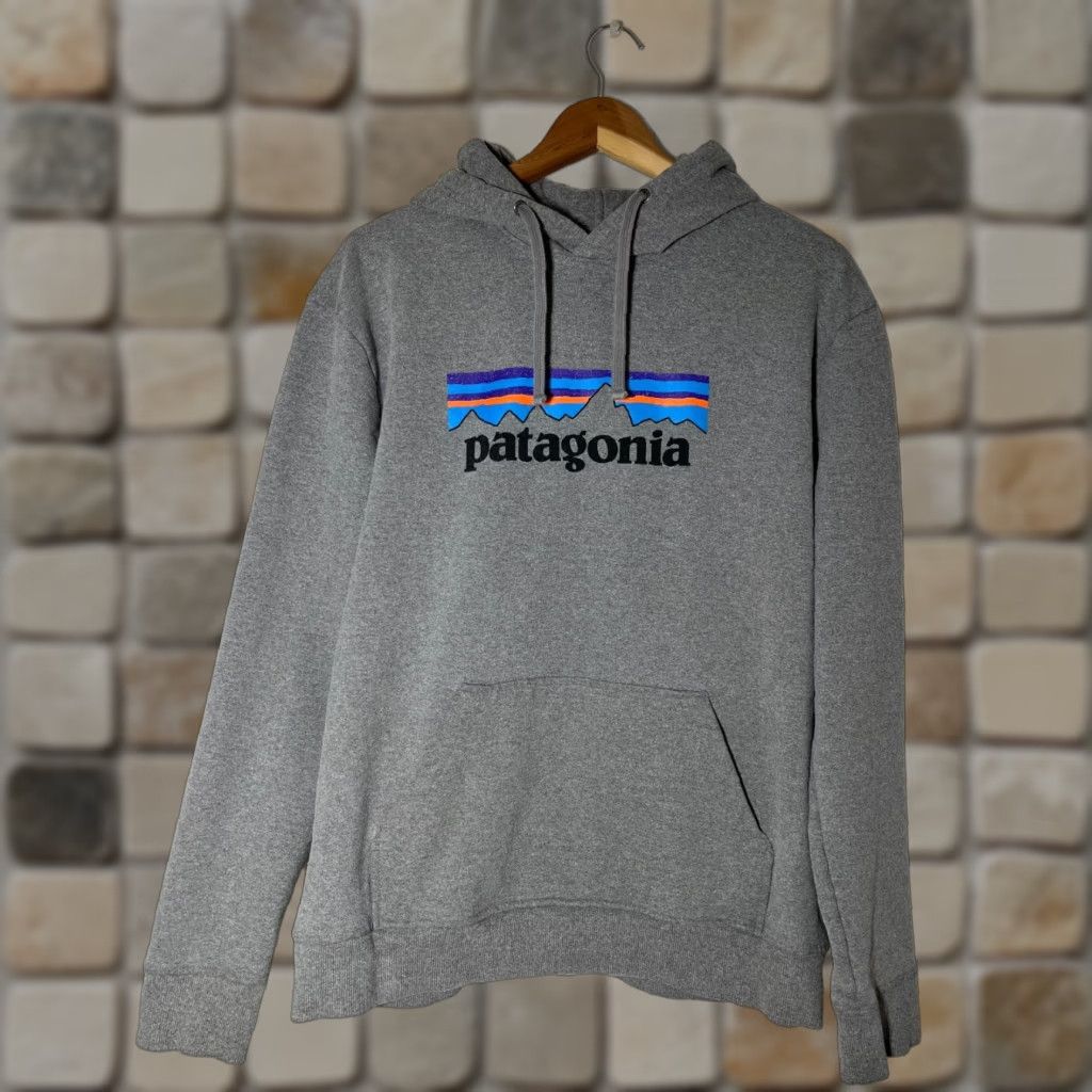 Patagonia Patagonia Men’s P-6 Logo Uprisal Hoody Shirt Regular Large Gray 39539 Outdoor Classic Hooded Mens Size US L / EU 52-54 / 3 - 1 Thumbnail