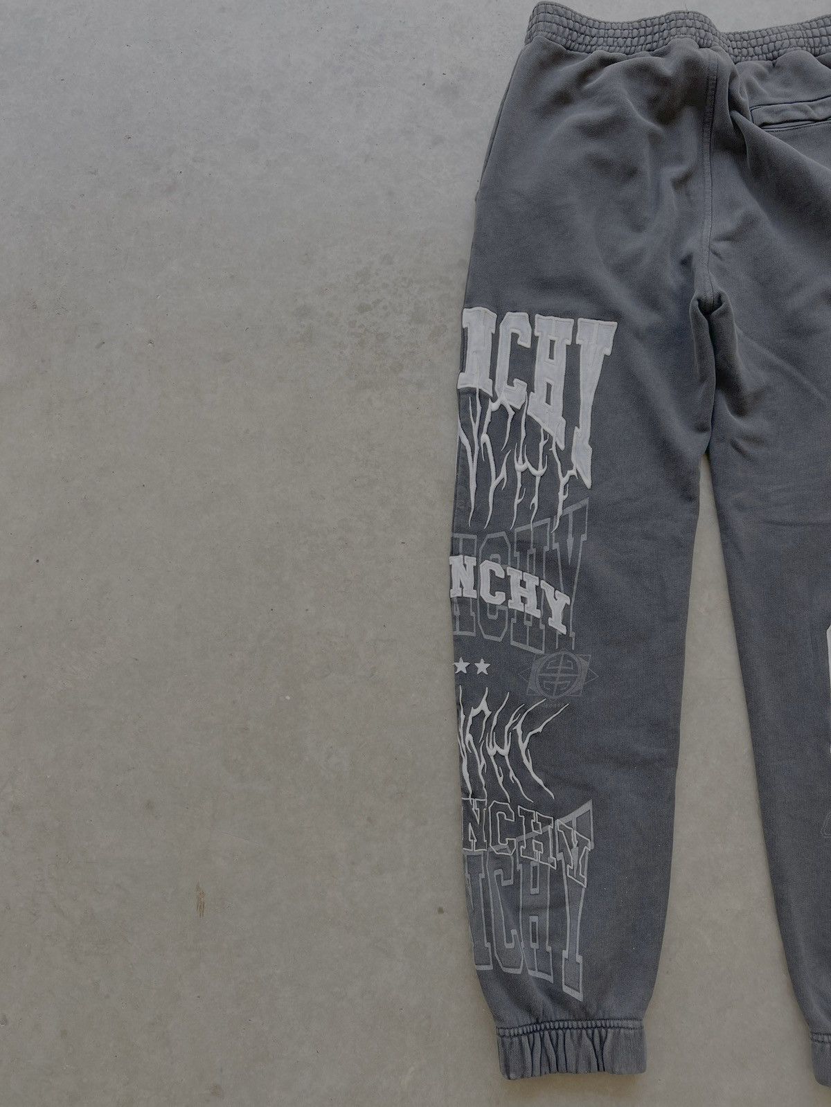 Givenchy × MMW Givenchy FW22 Multi Logo Embroidered Gothic Sweatpants Size US 30 / EU 46 - 7 Thumbnail