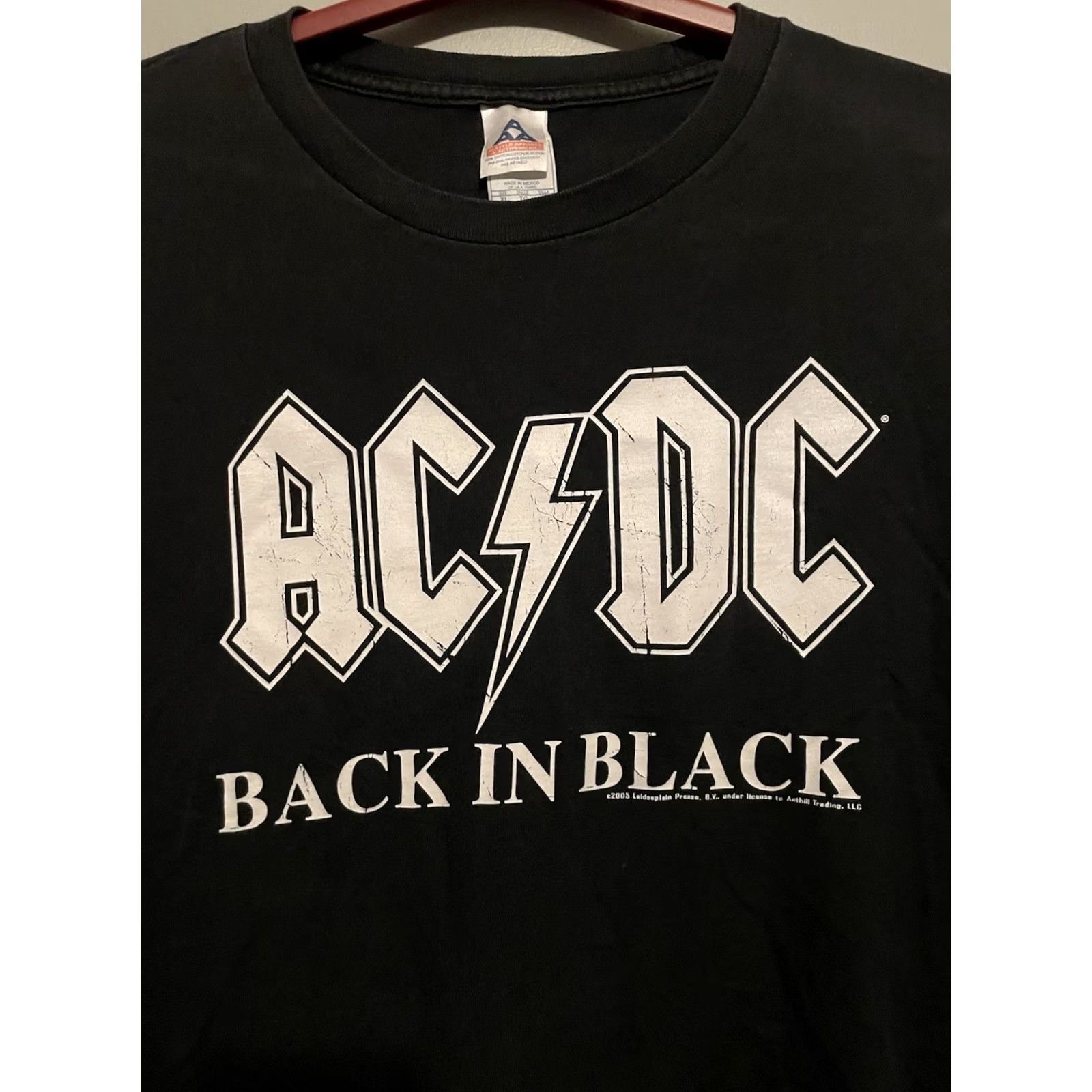 Vintage VINTAGE AC/DC Back In Black Shirt XL Men Long Sleeve Black Cotton Graphic Print 2005 Alstyle Apparel & Activewear Mens XL Size US XL / EU 56 / 4 - 2 Thumbnail