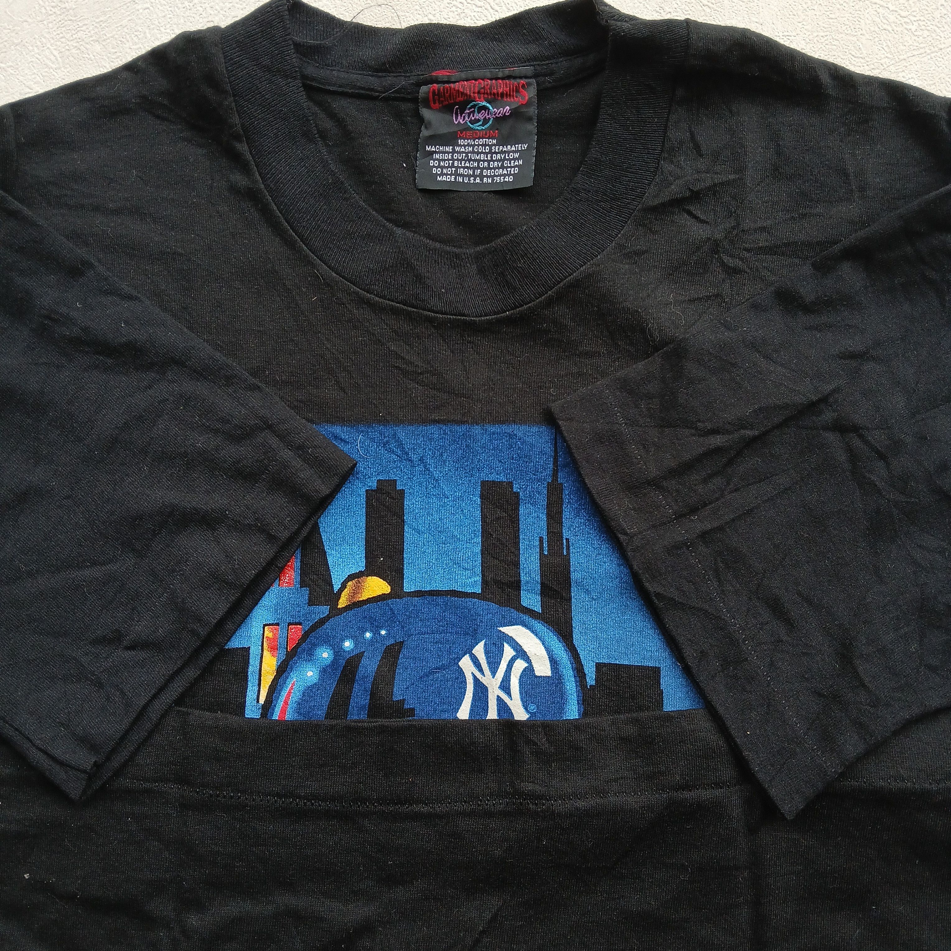 MLB Vintage 90s Snoopy Peanuts Syndicate Yankees MLB 1995 Size US M / EU 48-50 / 2 - 5 Thumbnail
