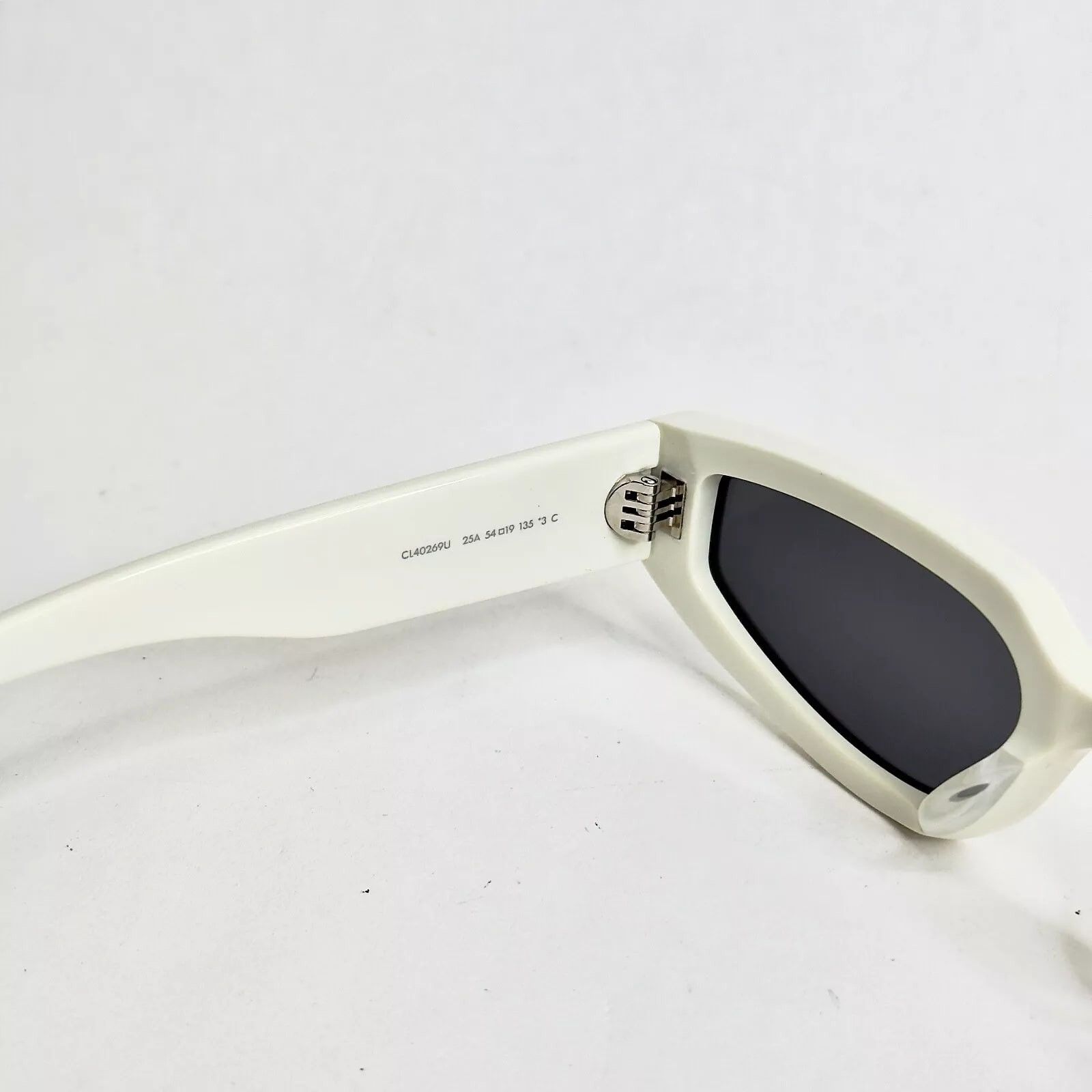 Celine CELINE TRIOMPHE Paris White Logo Sunglasses CL40269U 25A Size ONE SIZE - 2 Thumbnail