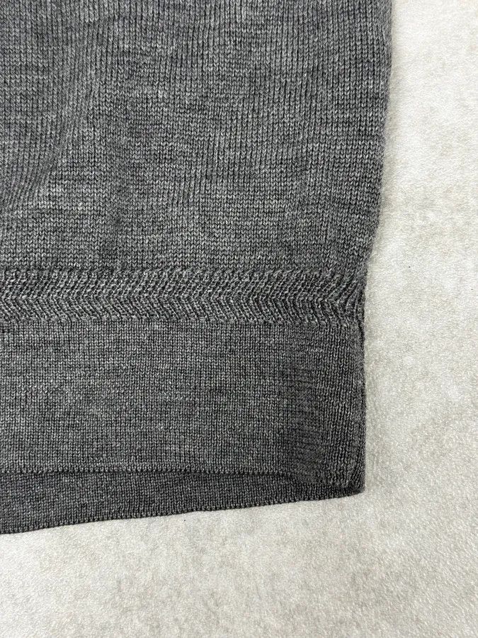 Gucci SS2009 Gucci Grey Embroidered Knight Logo V-Neck Sweater Size US M / EU 48-50 / 2 - 8 Thumbnail