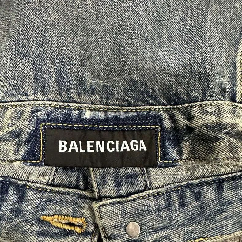 Balenciaga Balenciaga Denim Jacket With Mud Dyed Effect. Size US L / EU 52-54 / 3 - 5 Thumbnail