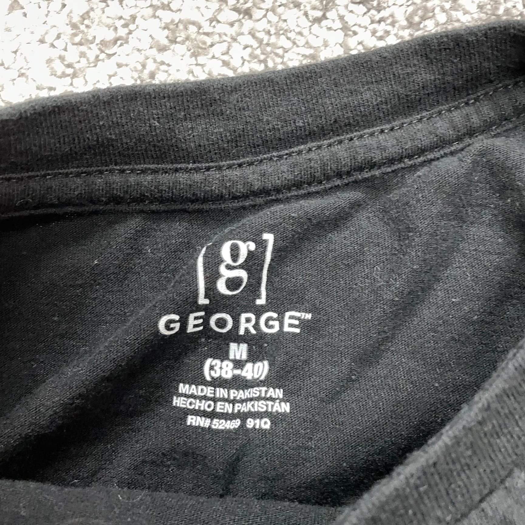 George George Shirt Adult Medium Black Crew Long Sleeve Cotton Solid T-Shirt Mens Regular Fit 38-40 2020s Size US M / EU 48-50 / 2 - 3 Thumbnail