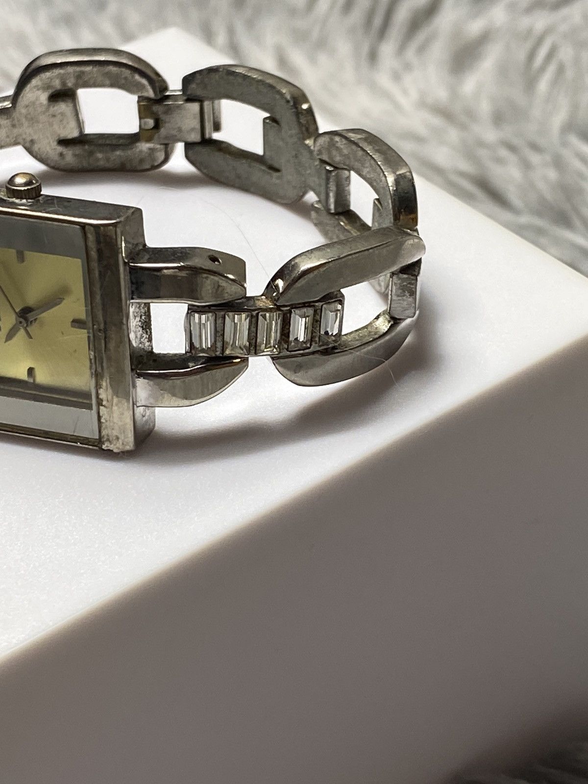 Guess × Japanese Brand × Vintage Golden Radiance Guess Watch | Japanese Brand Size ONE SIZE - 3 Thumbnail