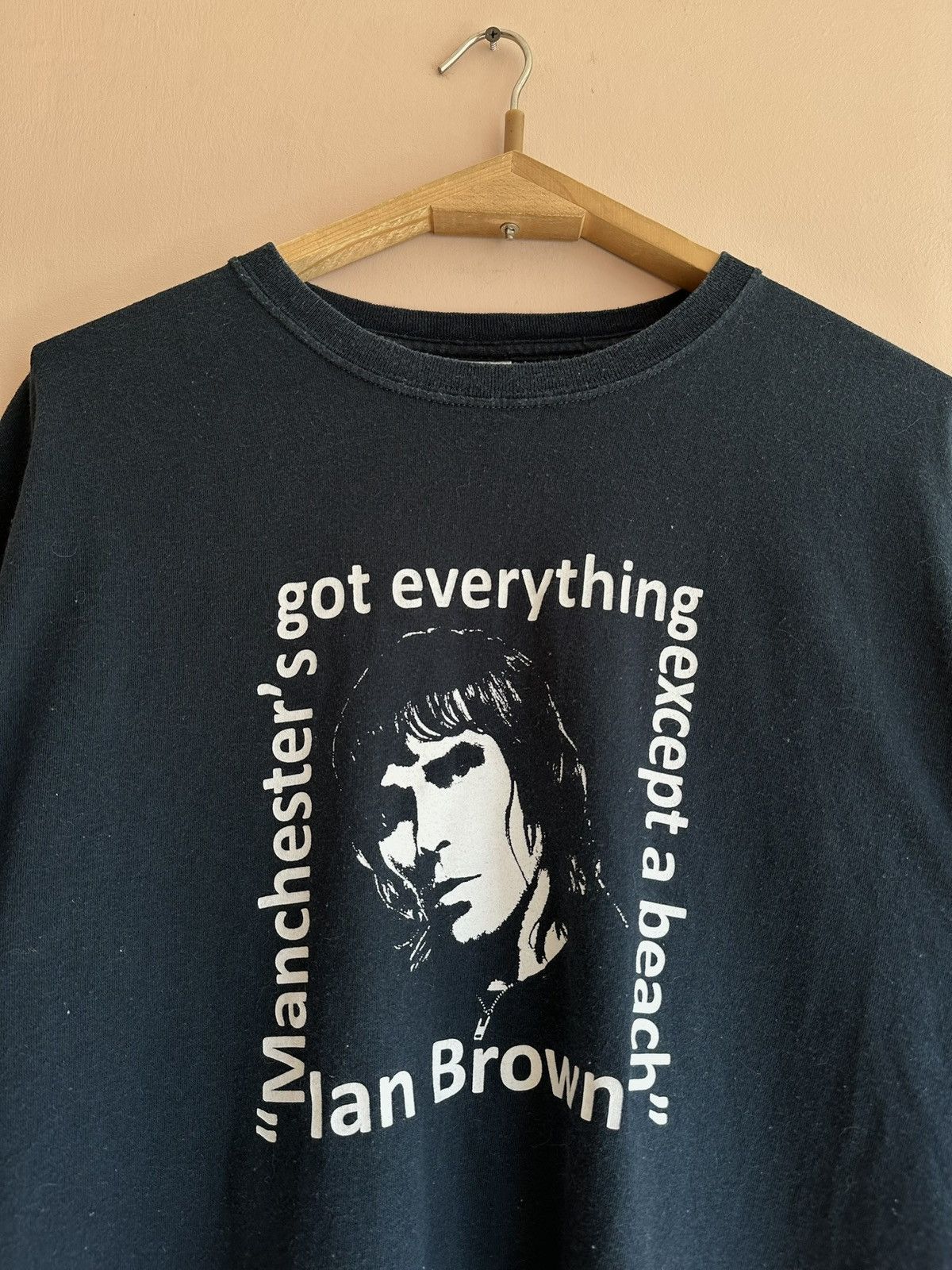 Band Tees Vintage Ian Brown Manchester's Got Everything Expect A Beach Size US XL / EU 56 / 4 - 4 Thumbnail
