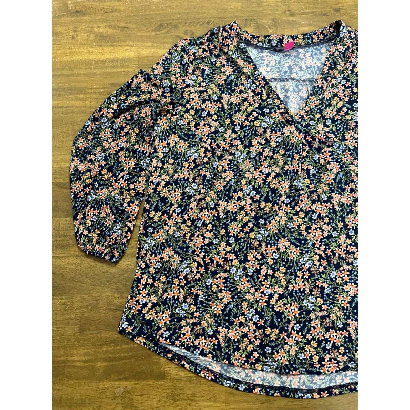 Vince Camuto Vince Camuto Shirt Women's Size Medium Multicolor Floral V-Neck Long Sleeve Size M / US 6-8 / IT 42-44 - 3 Thumbnail