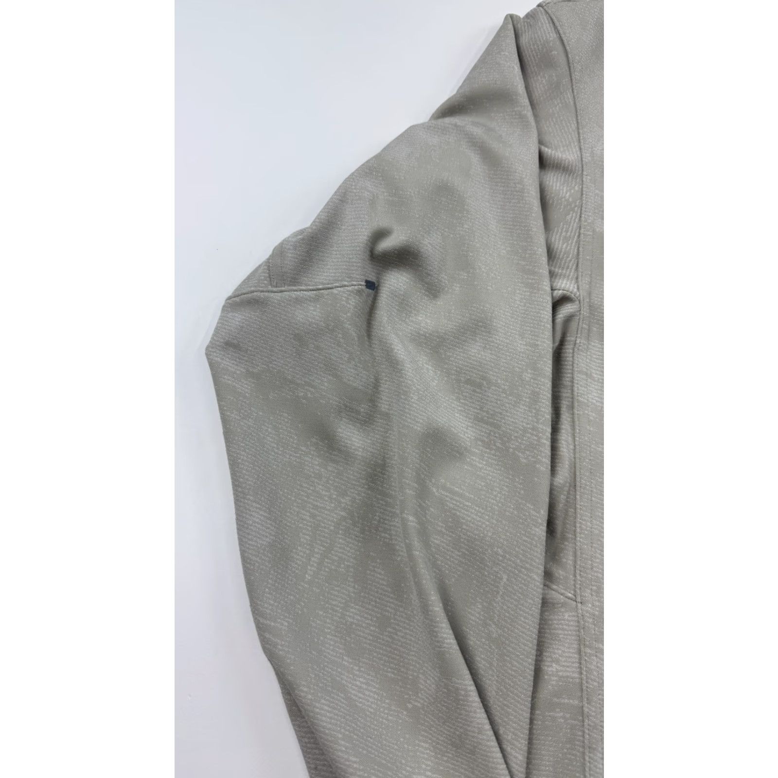 Lululemon Lululemon Hoodie Mens Large Gray Tactical Camo Pullover SE Special Edition Snap Shirt Mens Large Gray Camo Print 90s/Army Theme Size US L / EU 52-54 / 3 - 3 Thumbnail
