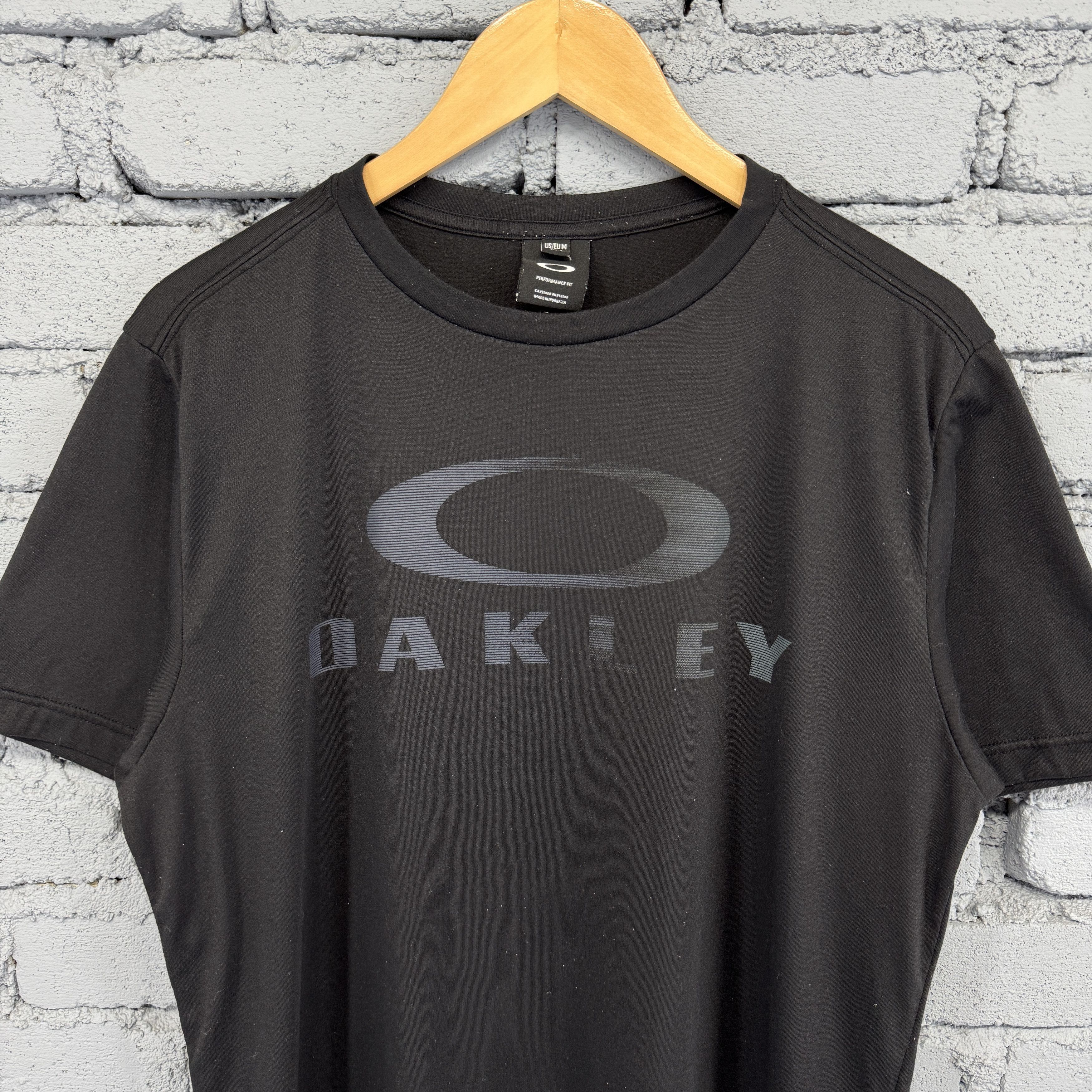 Oakley Vintage Y2K Oakley Men's Big Logo Sunfaded Tshirt Size US L / EU 52-54 / 3 - 3 Thumbnail