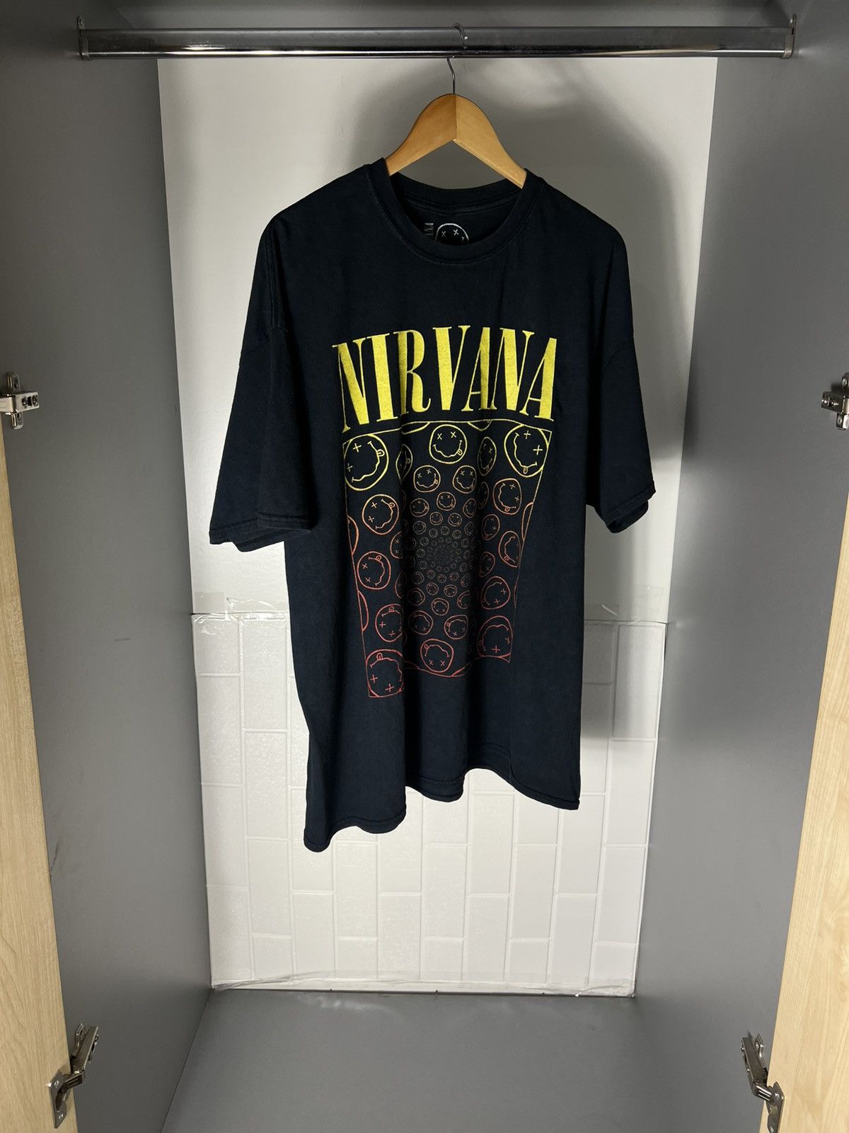 Band Tees VINTAGE NIRVANA KURT COBAIN SMILE ROCK T-SHIRT MRTAL Y2K 90s Size US XL / EU 56 / 4 - 4 Thumbnail