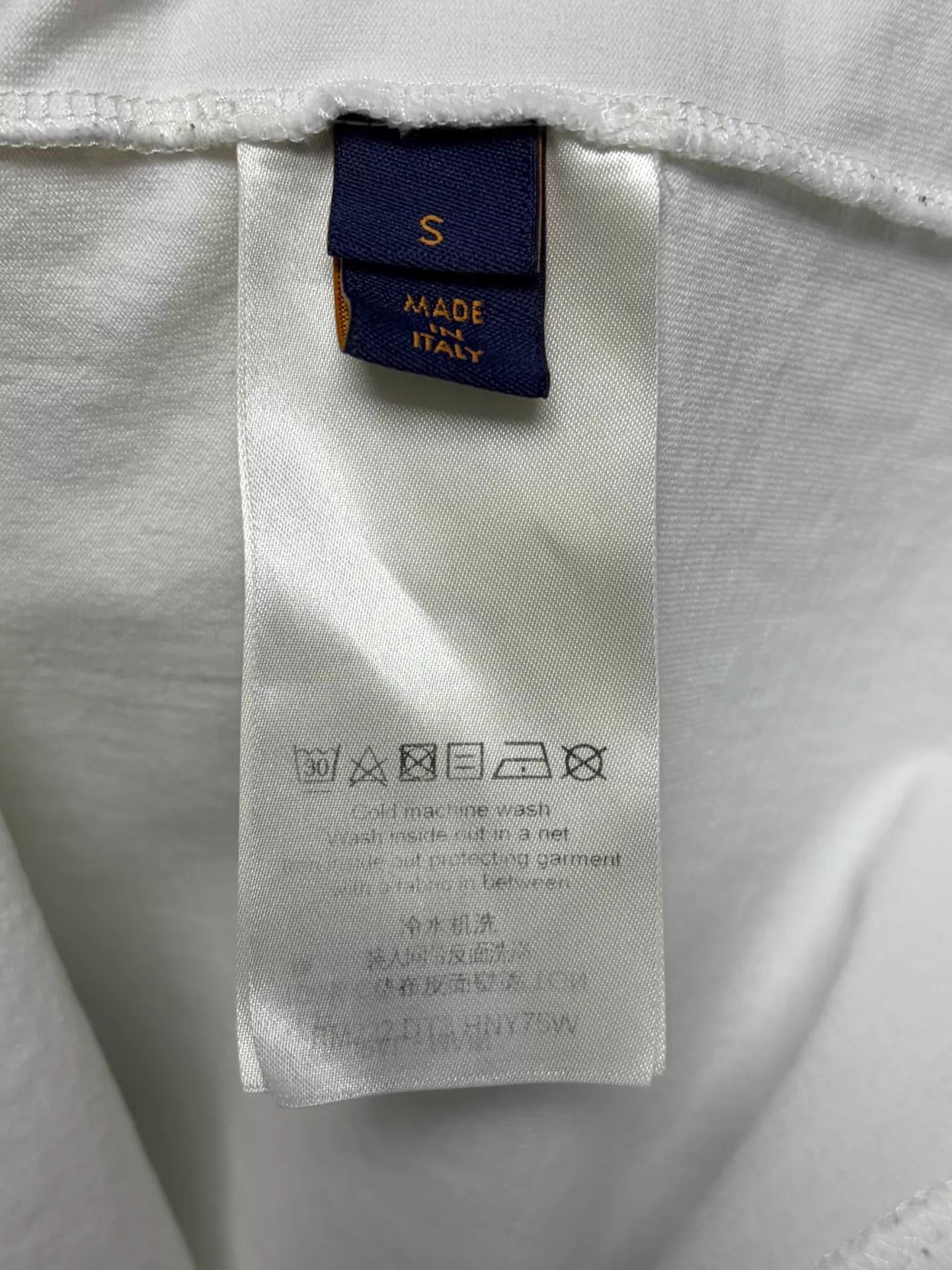 Louis Vuitton Louis Vuitton Signature Short Sleeve T-shirt White S Size US S / EU 44-46 / 1 - 4 Thumbnail
