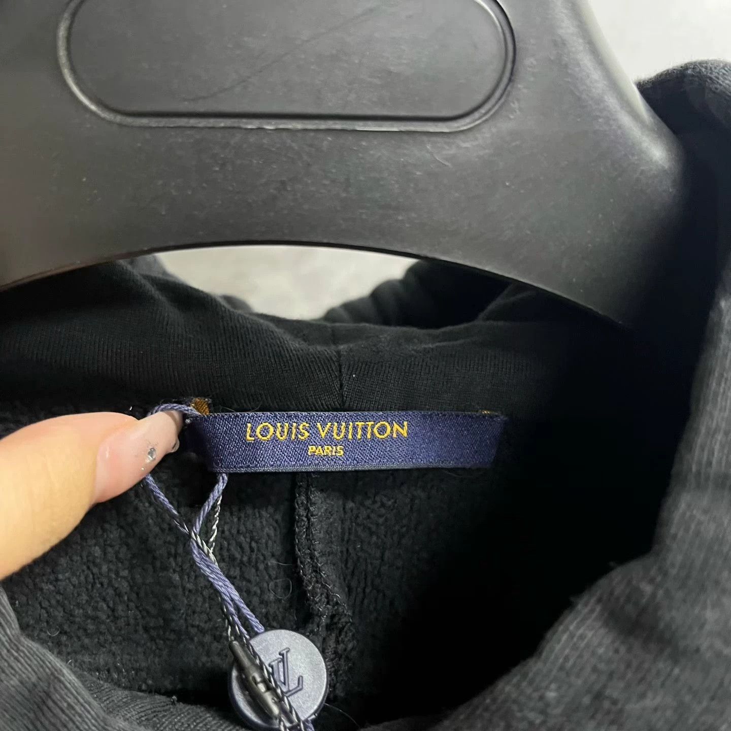 Louis Vuitton Louis Vuitton Black Letter Print Hoodie Size US L / EU 52-54 / 3 - 2 Thumbnail