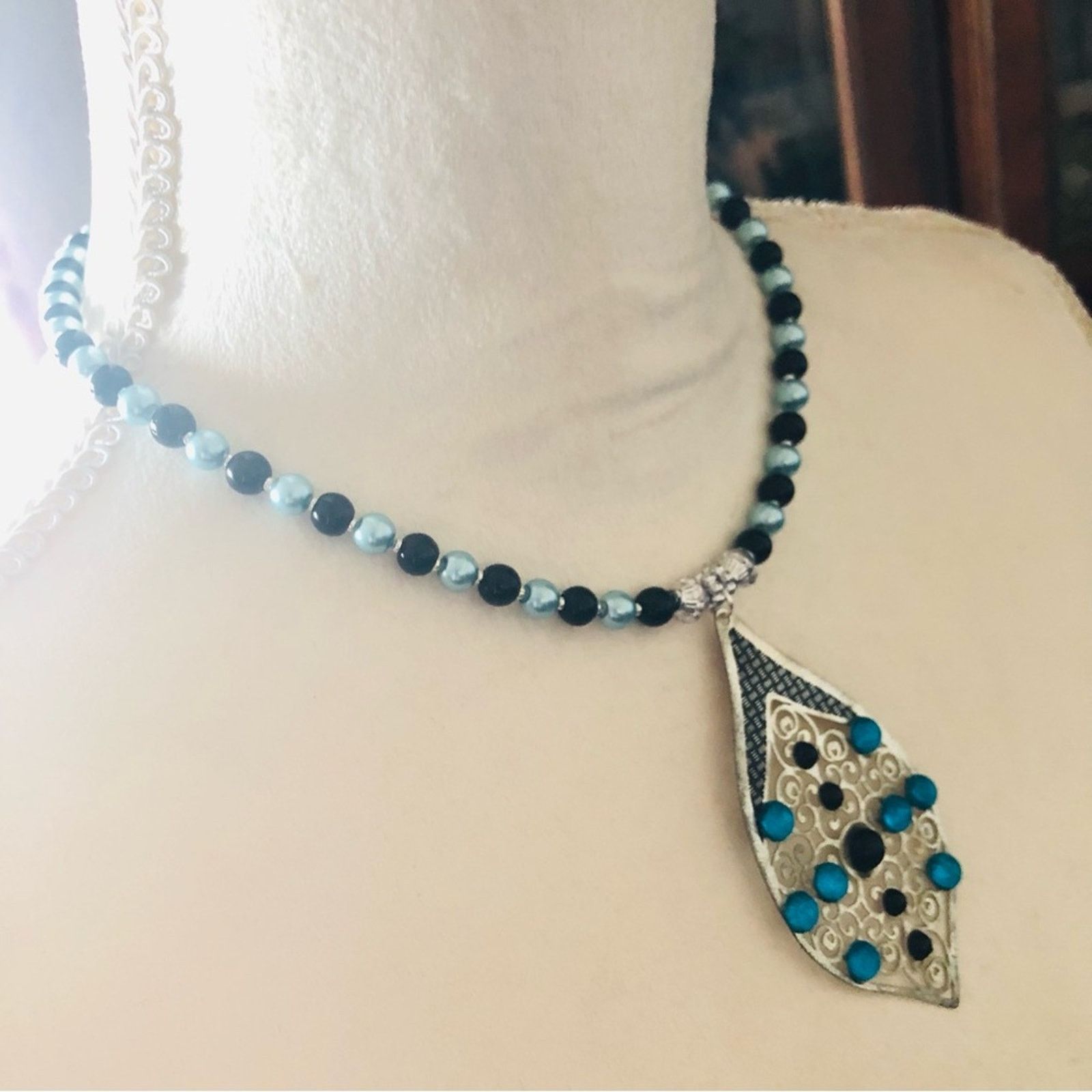 Handmade Handcrafted repurpose filigree stone pendant Pearl necklace Size ONE SIZE - 3 Thumbnail