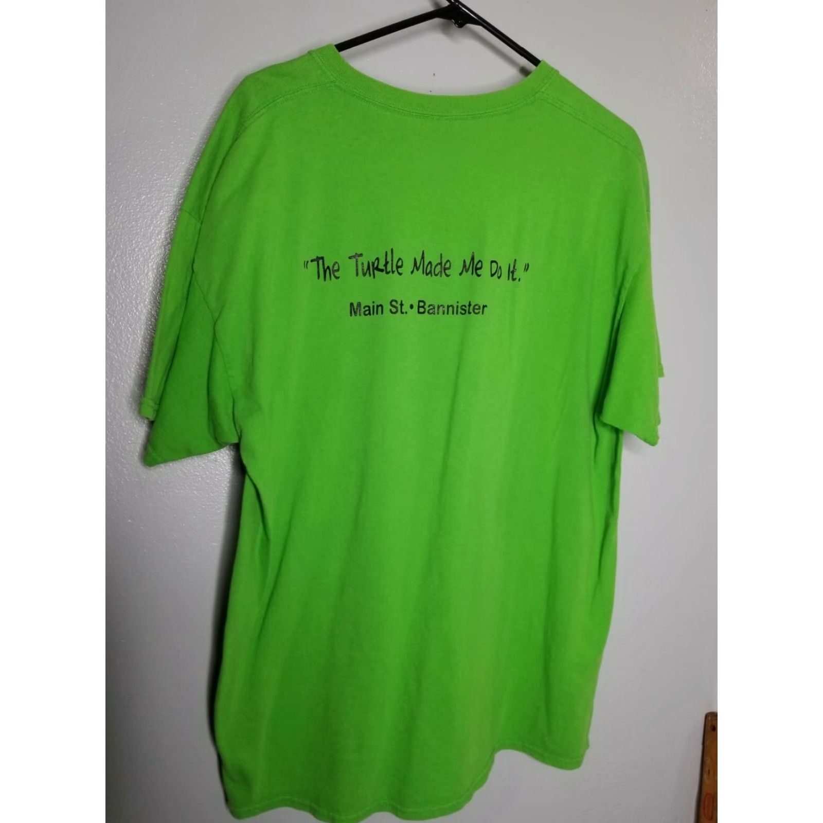 Gildan Retro Mens XL Bannister Bar and Grill Turtle Funny T Shirt Double Sided Distress Size US XL / EU 56 / 4 - 2 Thumbnail
