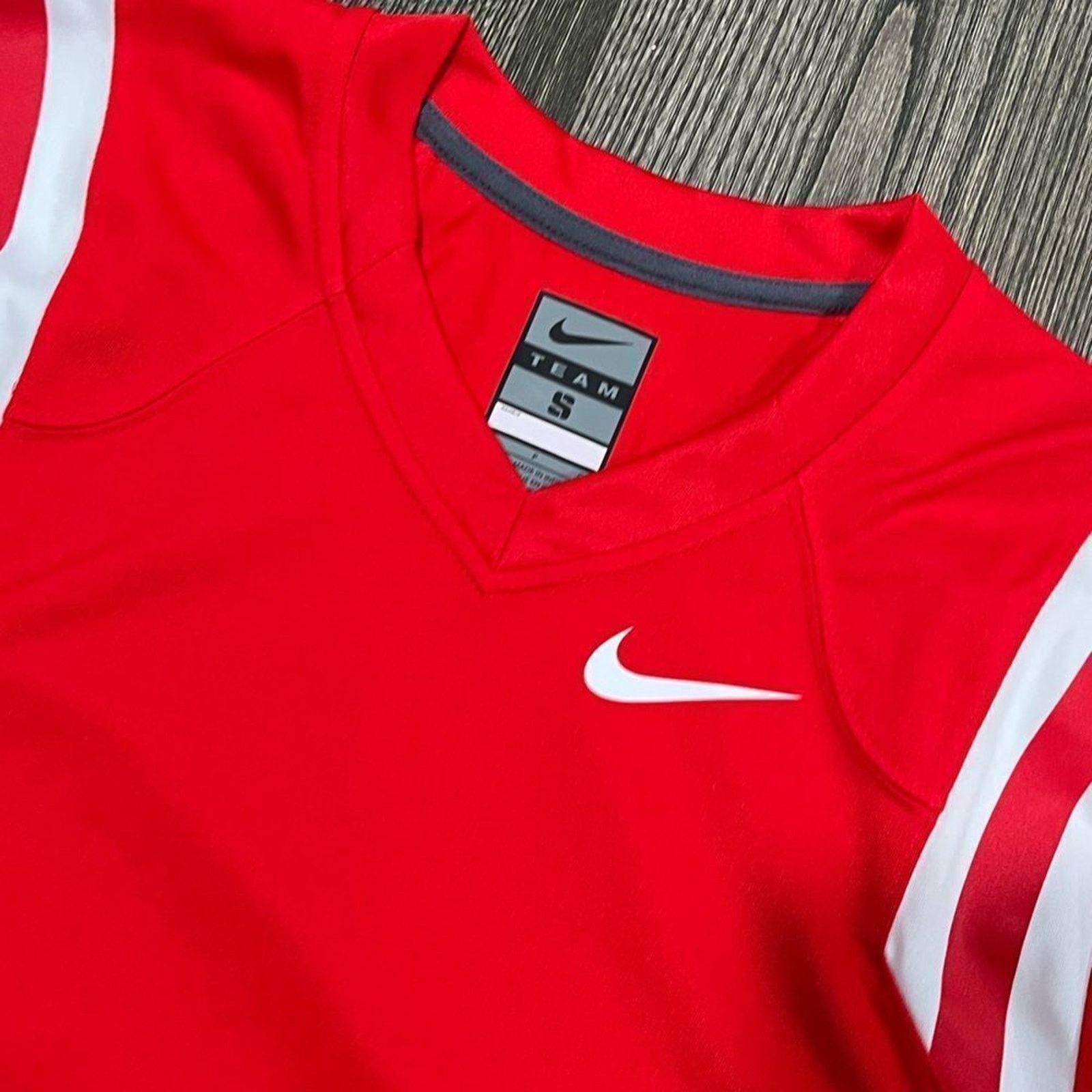 Nike NWOT Nike Team Jersey Short Sleeve V-Neck Swoosh Logo Red S Size US S / EU 44-46 / 1 - 3 Thumbnail