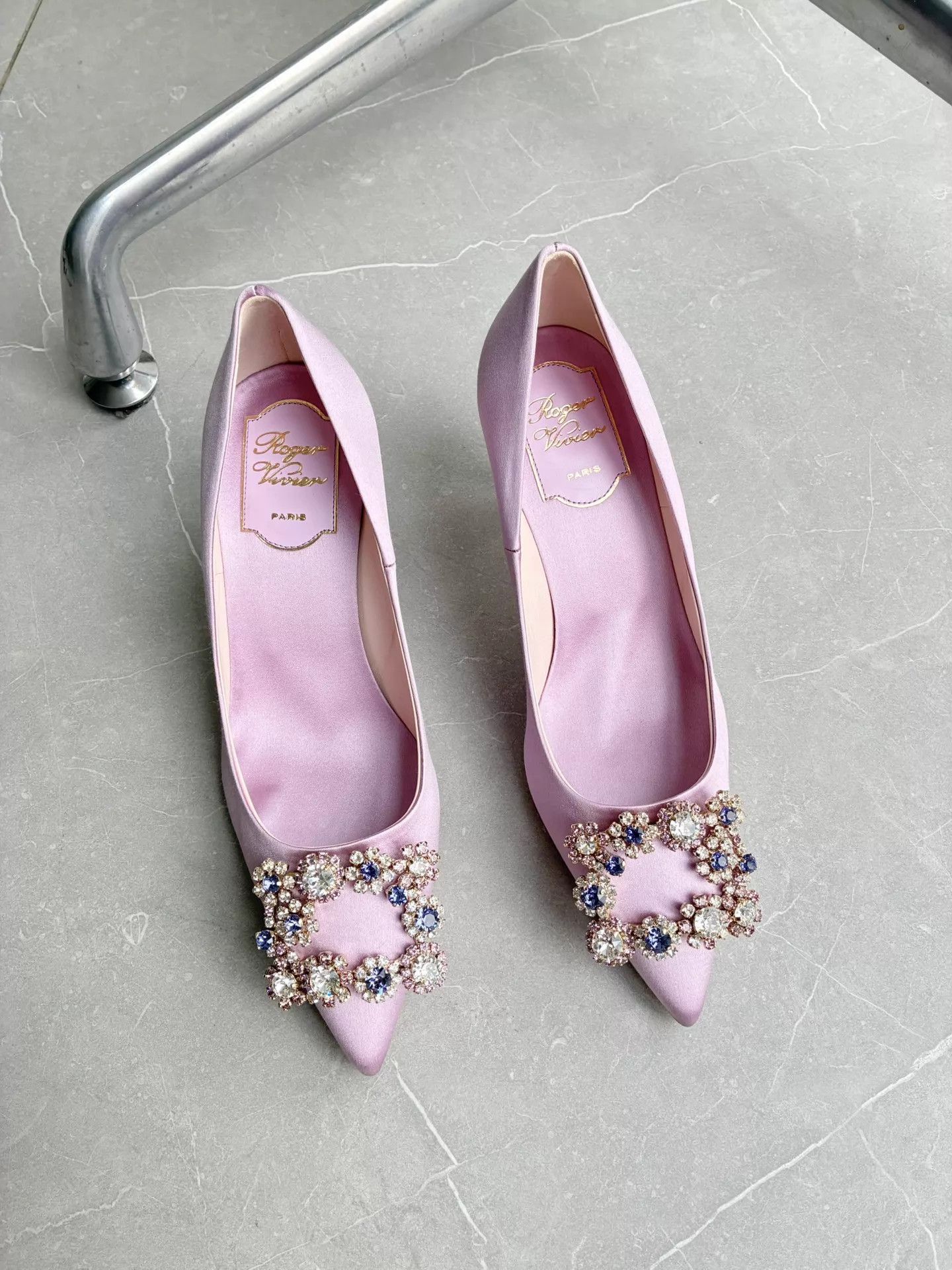 Roger Vivier Roger Vivier New Satin Pumps 36 Lilac Crystal Toe Size US 5.5 / IT 35.5 - 3 Thumbnail
