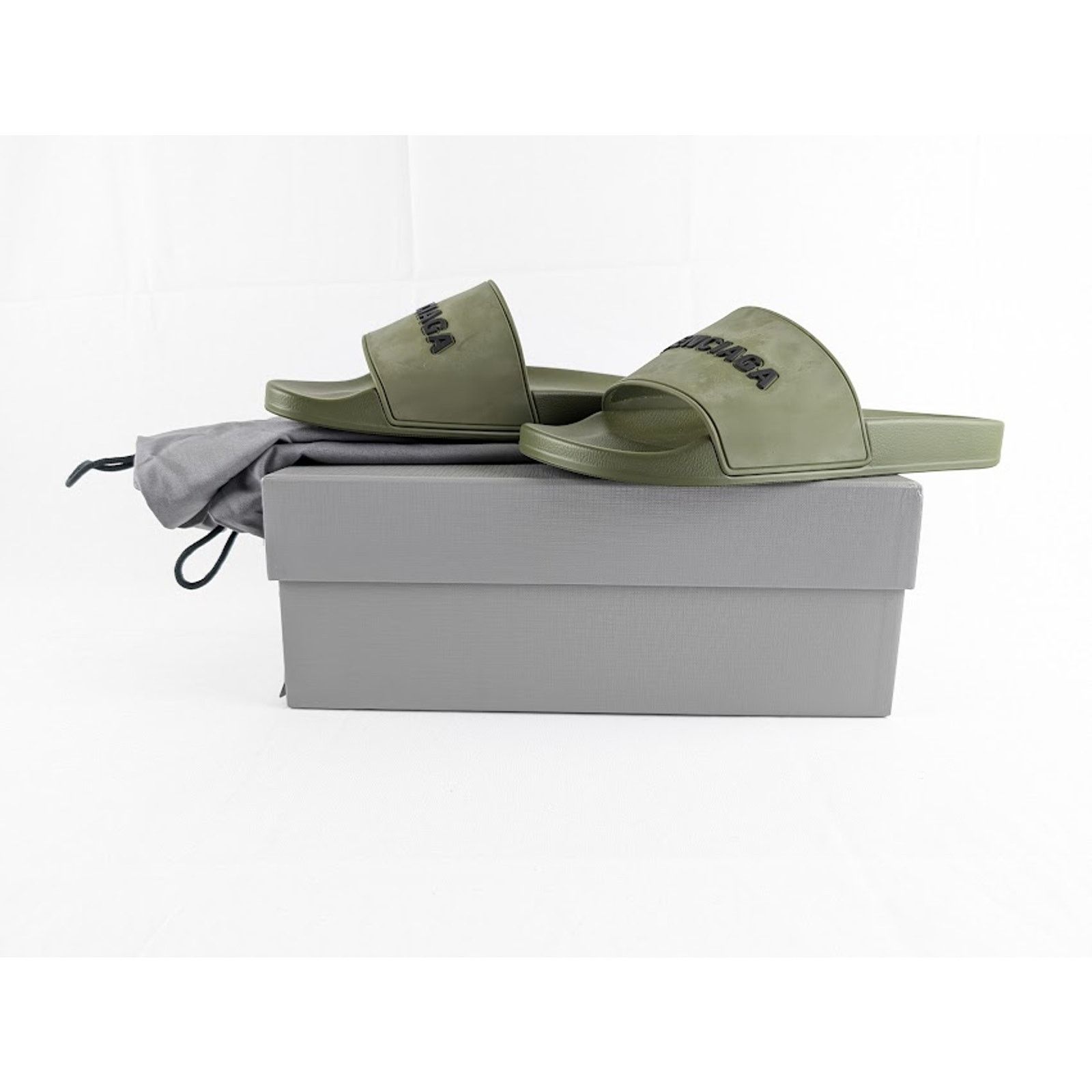 Balenciaga o1rshd1 Smooth Rubber Pool Slide Balenciaga Logo Kaki/Black Size US 12 / EU 45 - 7 Thumbnail
