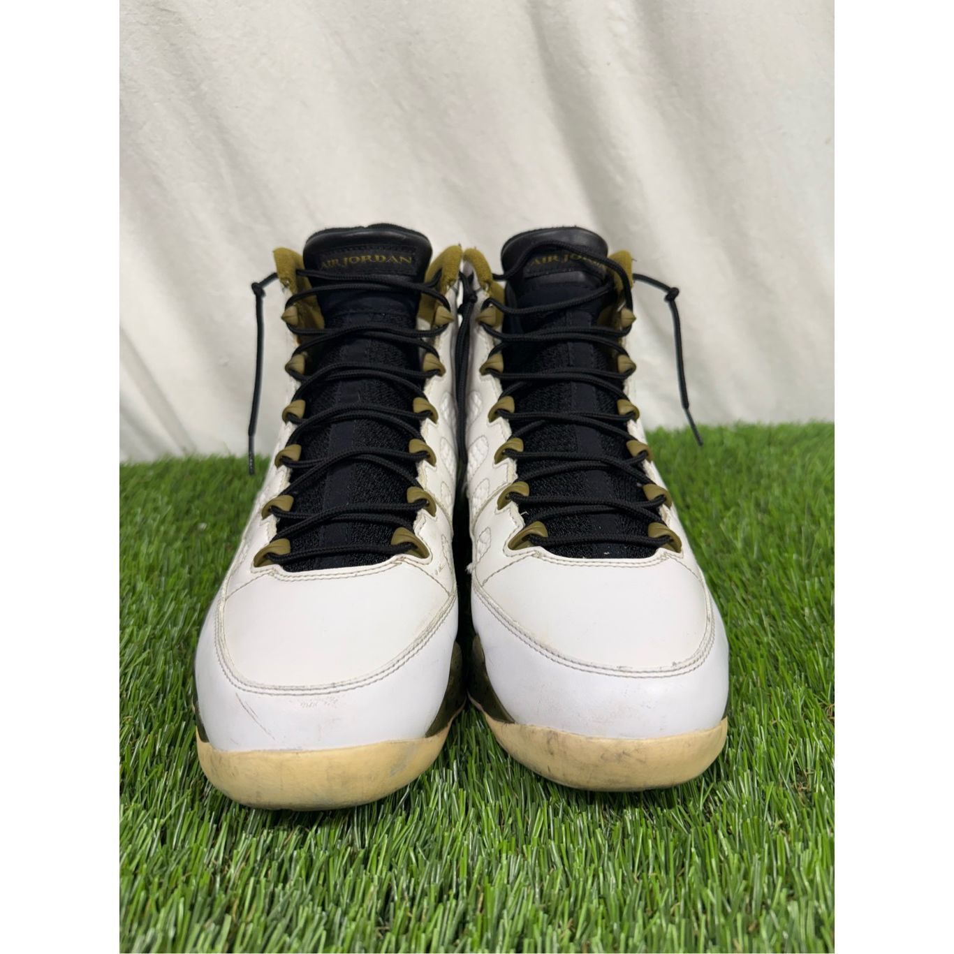 Jordan Brand Size 10.5 - Air Jordan 9 Retro Statue Size US 10.5 / EU 43-44 - 2 Thumbnail