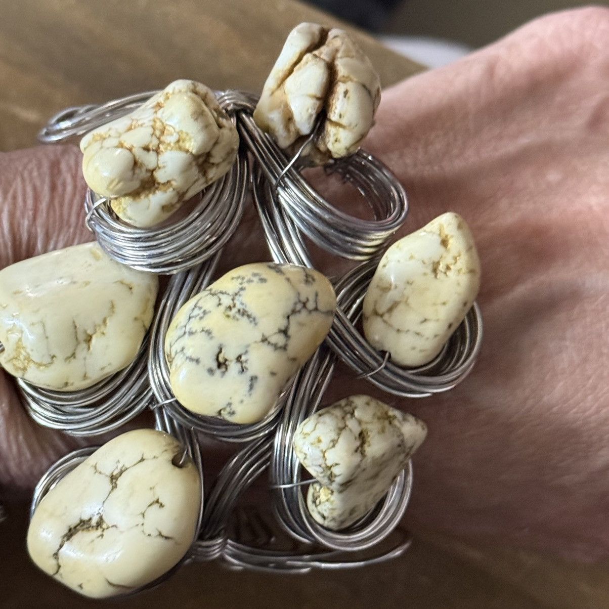 Other Chunky swirly yellow Howlite stones cuff bracelet Size ONE SIZE - 2 Thumbnail
