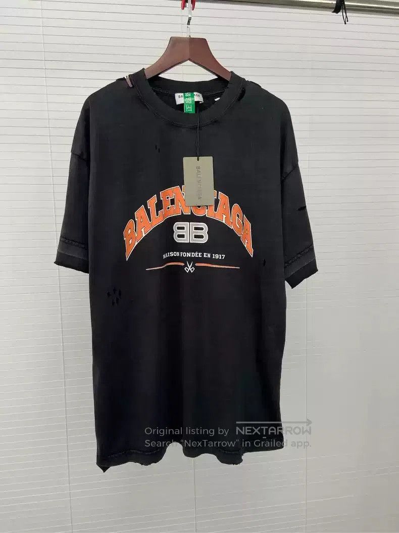 Balenciaga Balenciaga SS22 Maison Series BB Letter Logo Printed Cracks Size US M / EU 48-50 / 2 - 3 Thumbnail