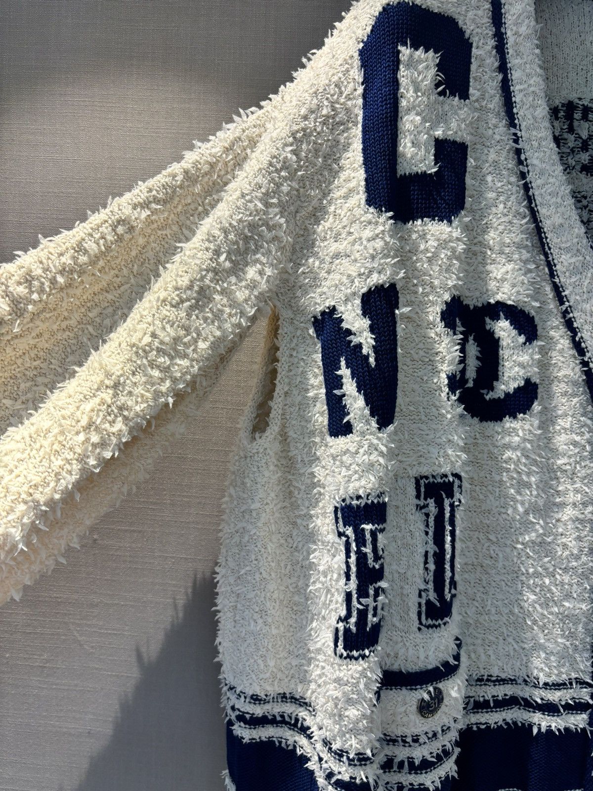Chanel SS19 super oversized varsity CC logo cropped cardigan Size US M / EU 48-50 / 2 - 6 Thumbnail