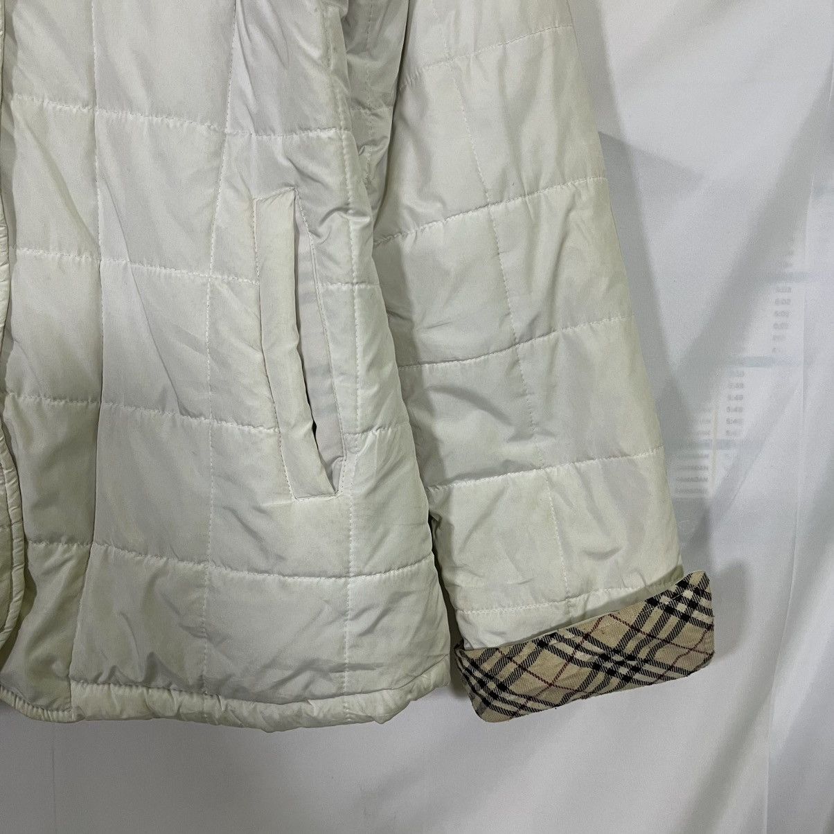 Burberry BURBERRYS’ NOVACHECK CREAM IVORY QUILTED FUR HOODED JACKET Size M / US 6-8 / IT 42-44 - 3 Thumbnail