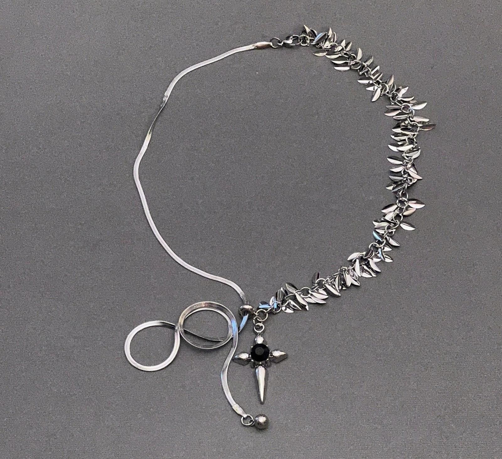Vintage Silver Leaf Chain Necklace with Black Cross Pendant Size ONE SIZE - 2 Thumbnail