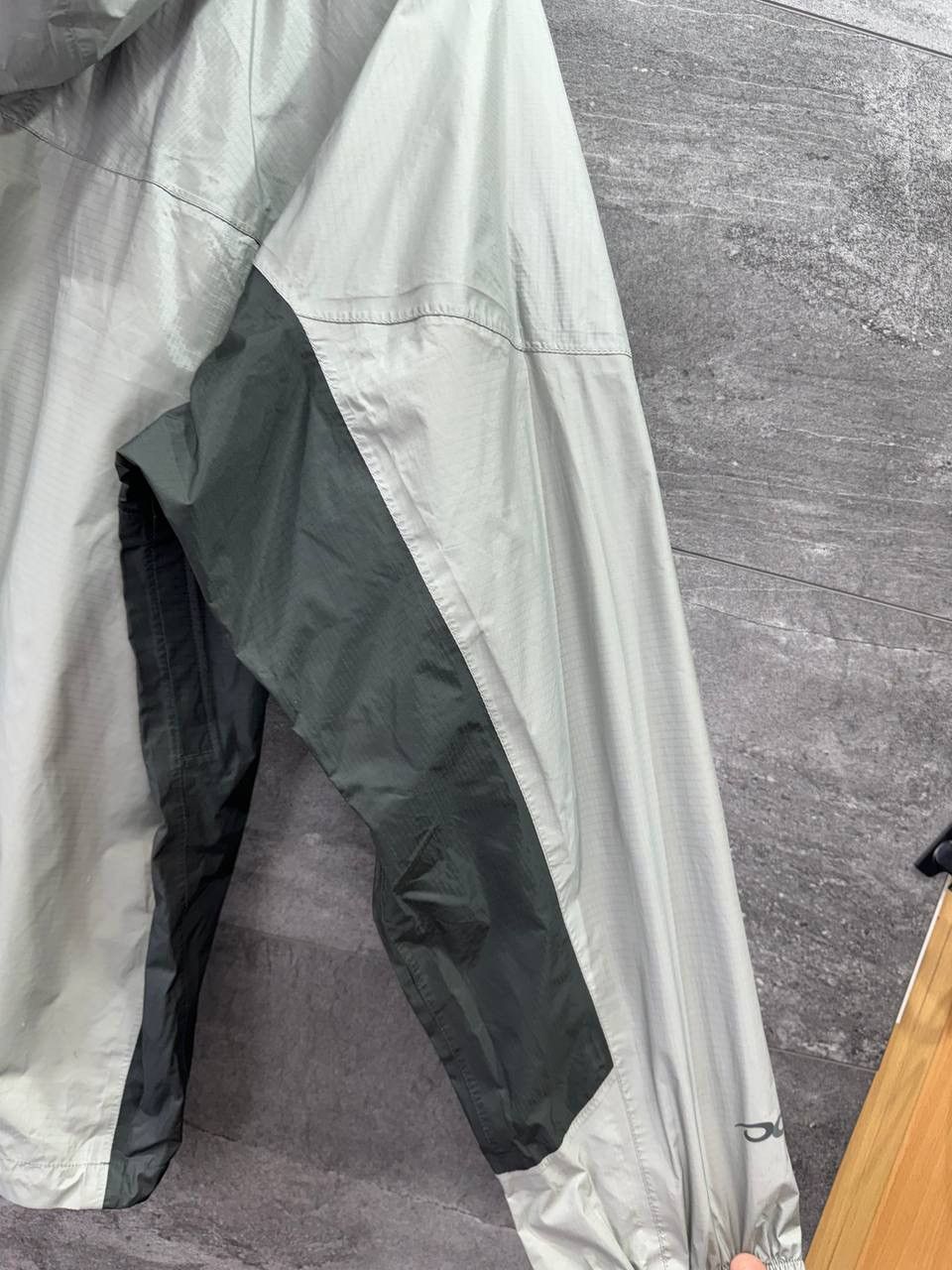Other Marmot Rain Jacket Hooded Windbreaker Gray Coats Mens Size L Size US L / EU 52-54 / 3 - 24 Thumbnail