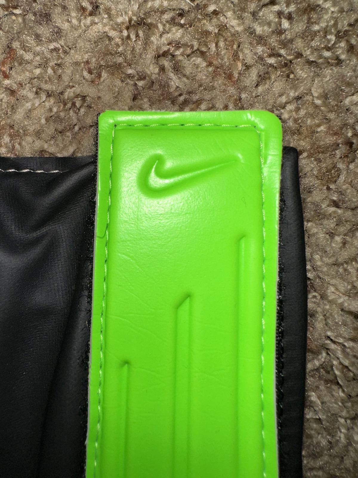 Nike Nike Youth Goalkeeper Volt Black White GK Classic Glove Size ONE SIZE - 5 Thumbnail