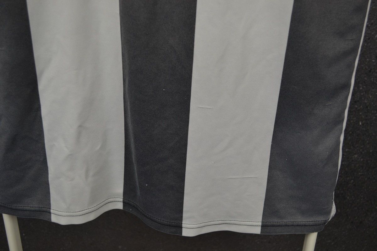 Vintage Newcastle United Home Football Shirt Retro Soccer Score Draw Size US M / EU 48-50 / 2 - 5 Thumbnail