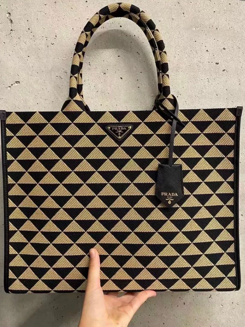 Prada Pre-loved Bag Very good condition Size ONE SIZE - 1 Thumbnail