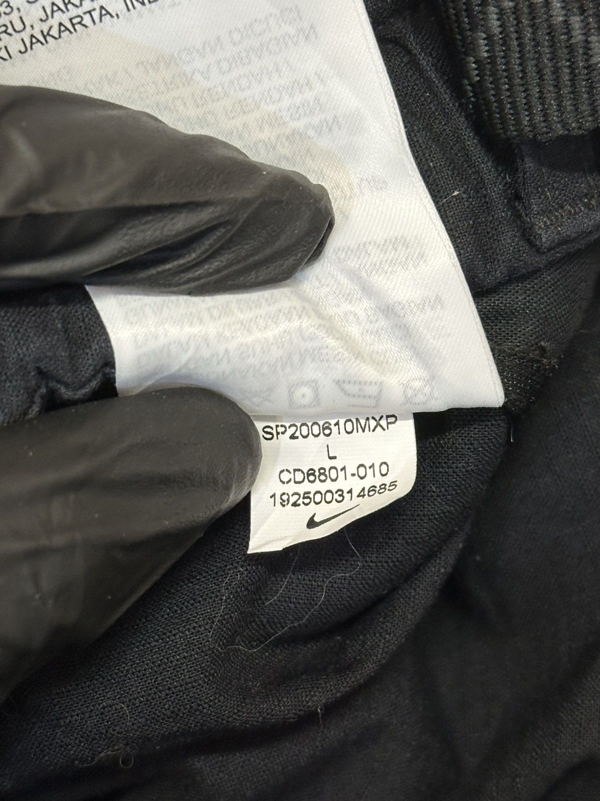 Nike ACG Nike ACG trail pants with a built-in belt and zip pockets. Size US 34 / EU 50 - 16 Thumbnail
