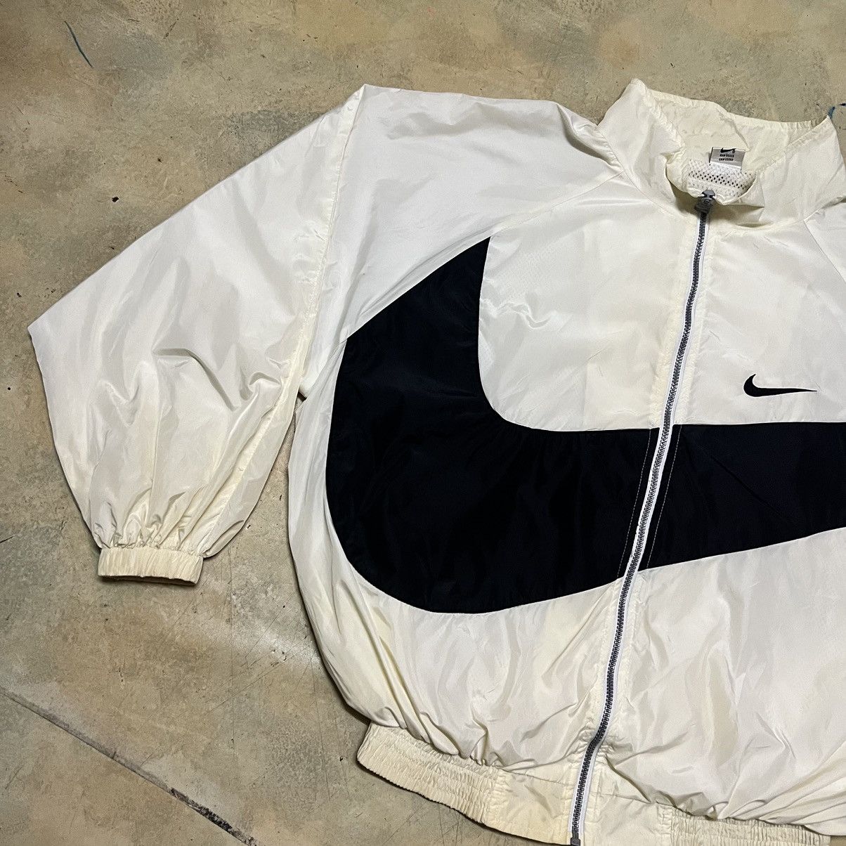 Nike Vintage Nike Big Swoosh Zipper Jacket Size US L / EU 52-54 / 3 - 5 Thumbnail