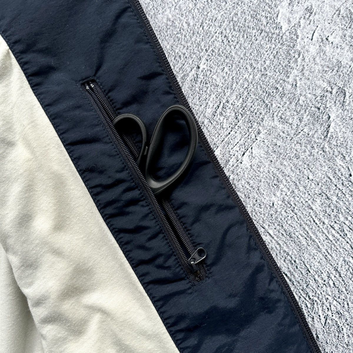Nike Vintage Men’s Nike Nylon Light Jacket Full Zip Dark Blue Size US M / EU 48-50 / 2 - 10 Thumbnail