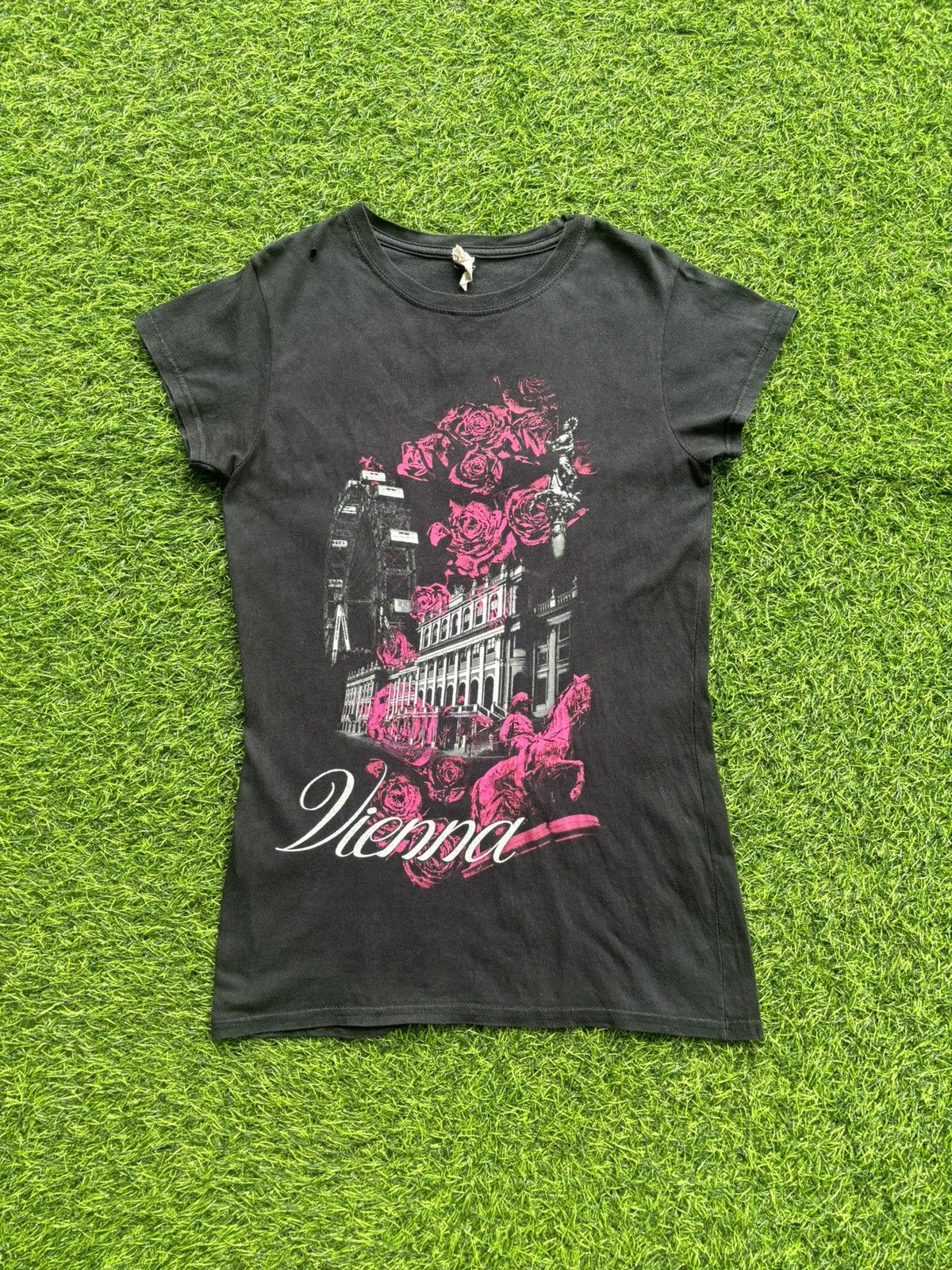 Hysteric Glamour Vintage Y2k Vienna Tshirt Size M / US 6-8 / IT 42-44 - 1 Thumbnail